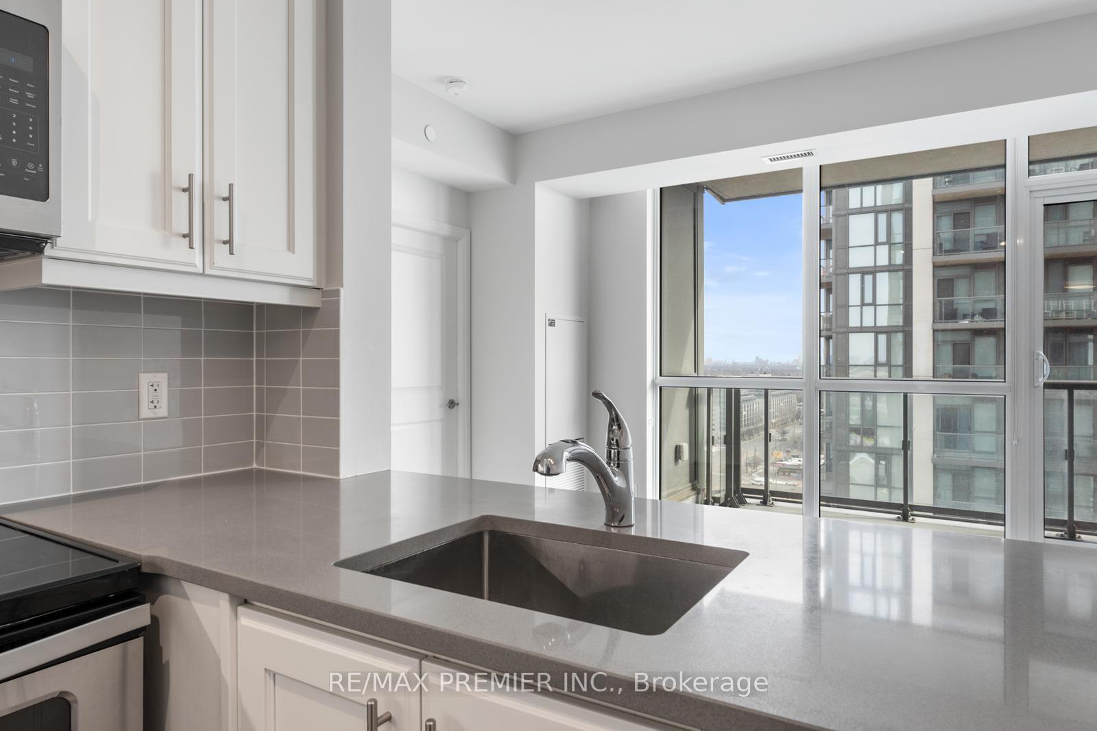 2 Bedrooms Condo at 15 Zorra,  Toronto For sale