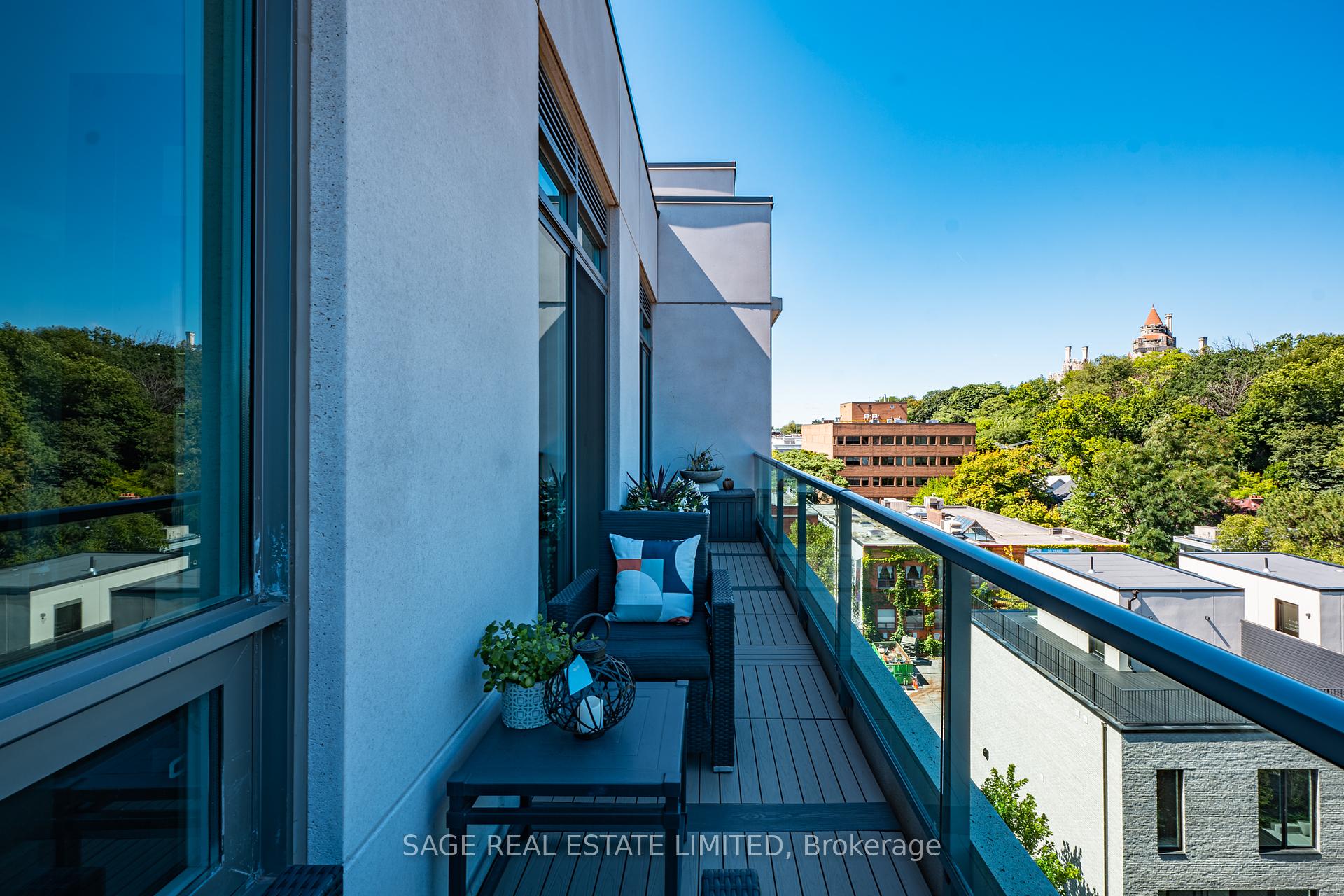 3 Bedrooms Condo at 377 Madison,  Toronto For sale