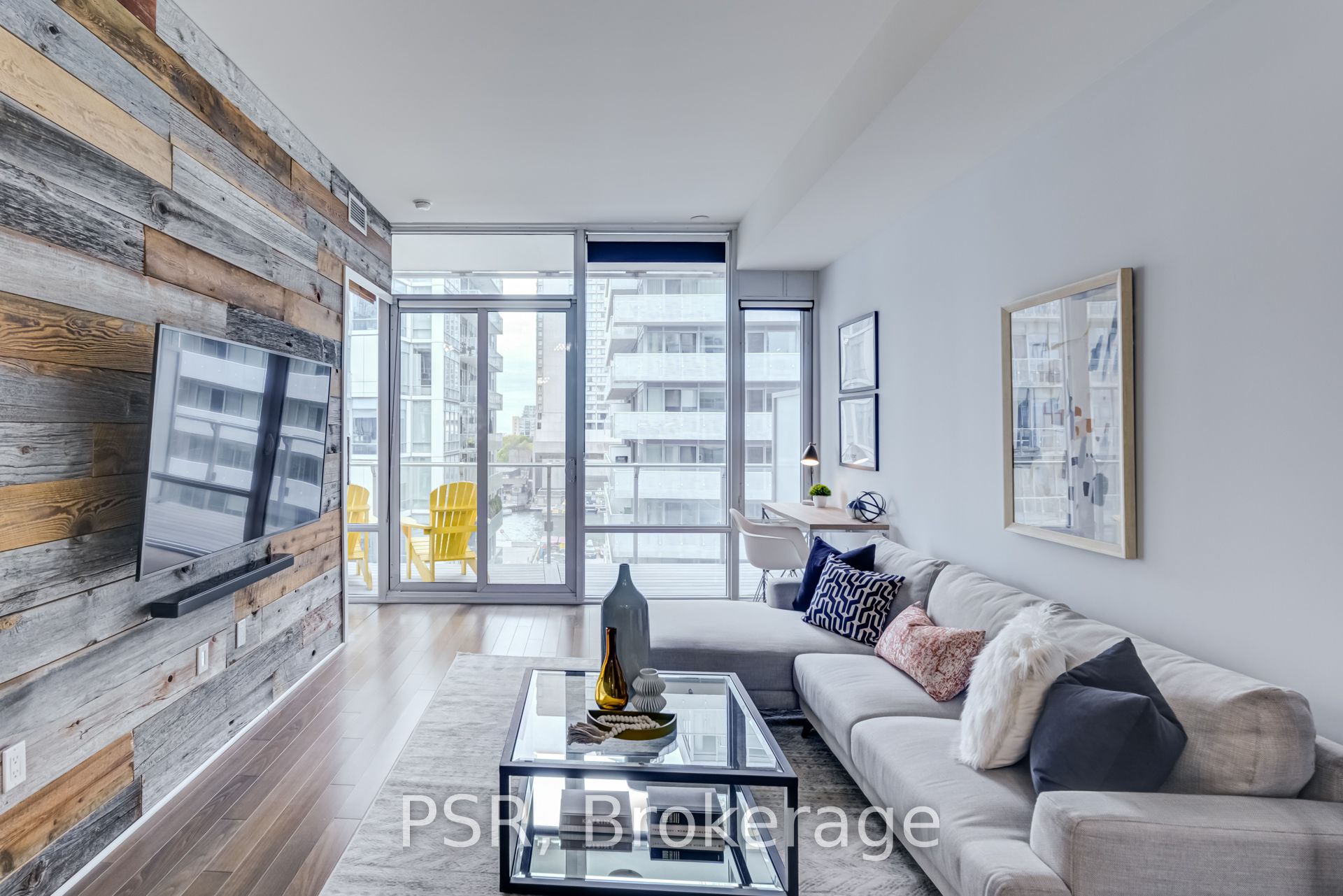 29 Queens Quay E, #627