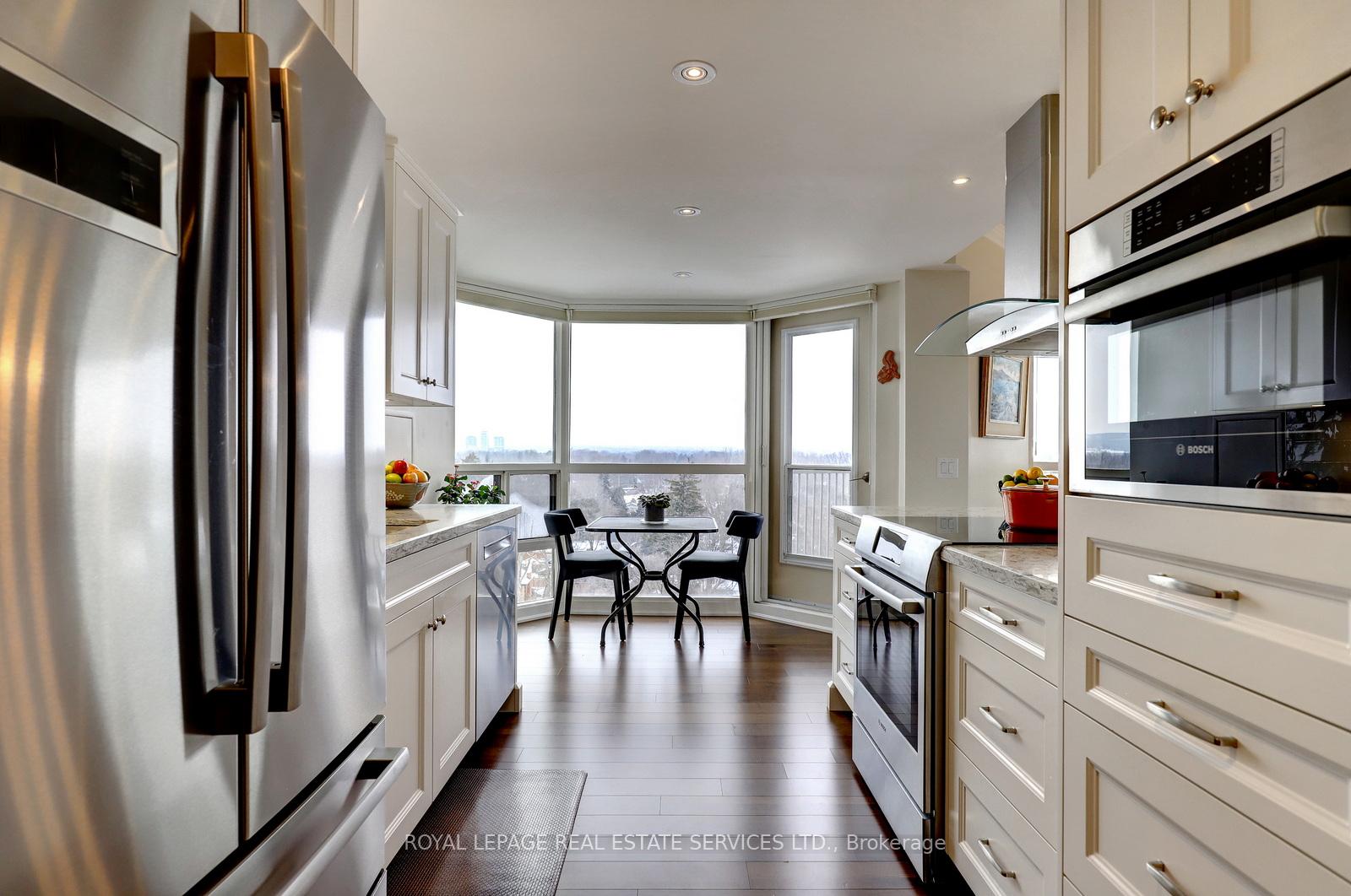2 Bedrooms Condo at 2190 Lakeshore, Burlington For sale