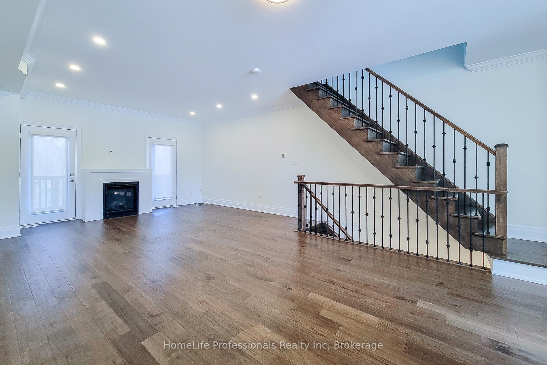3 Bedrooms Condo at 111 Wilson, Hamilton For sale