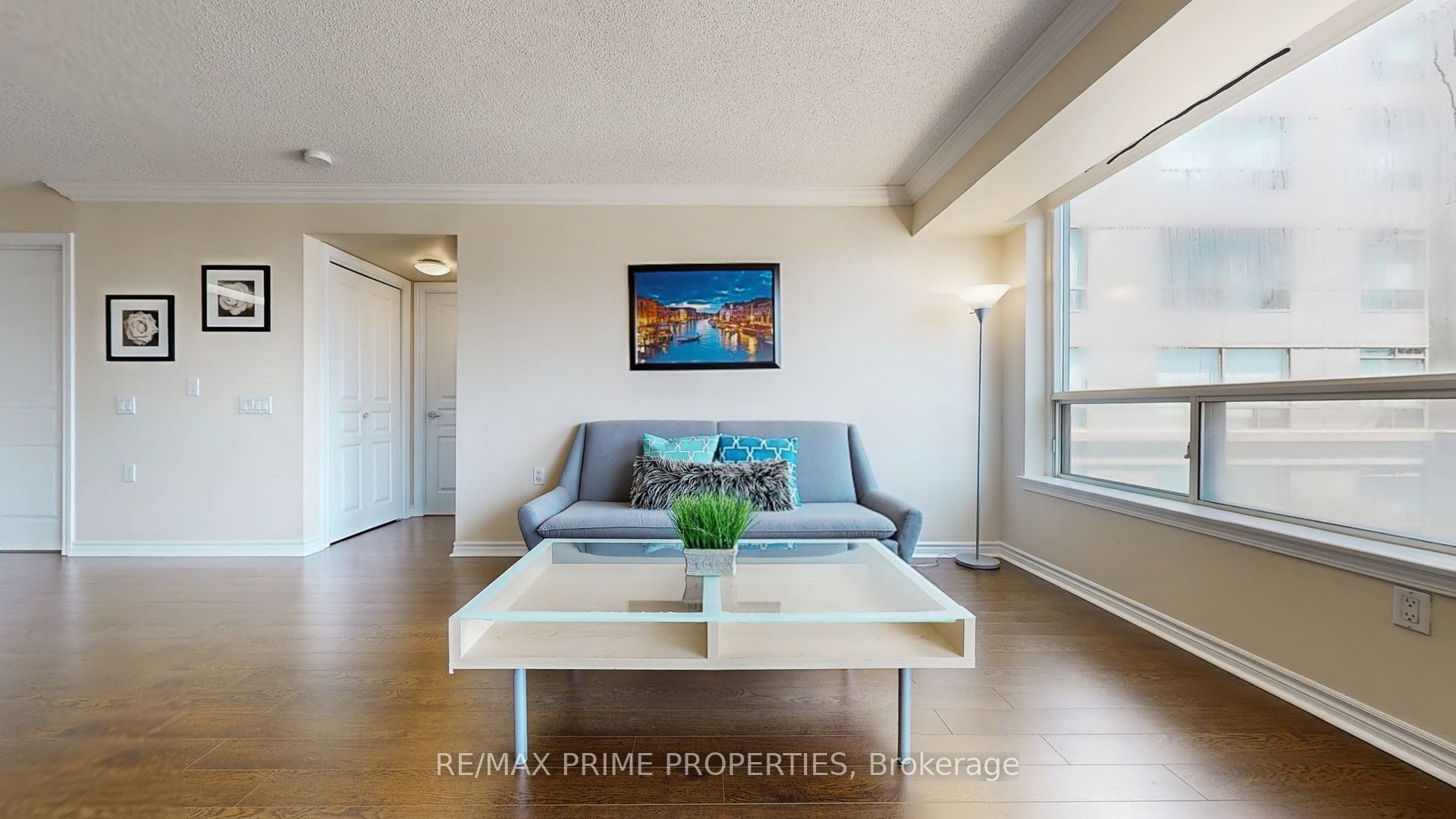 9015 Leslie Street, #301