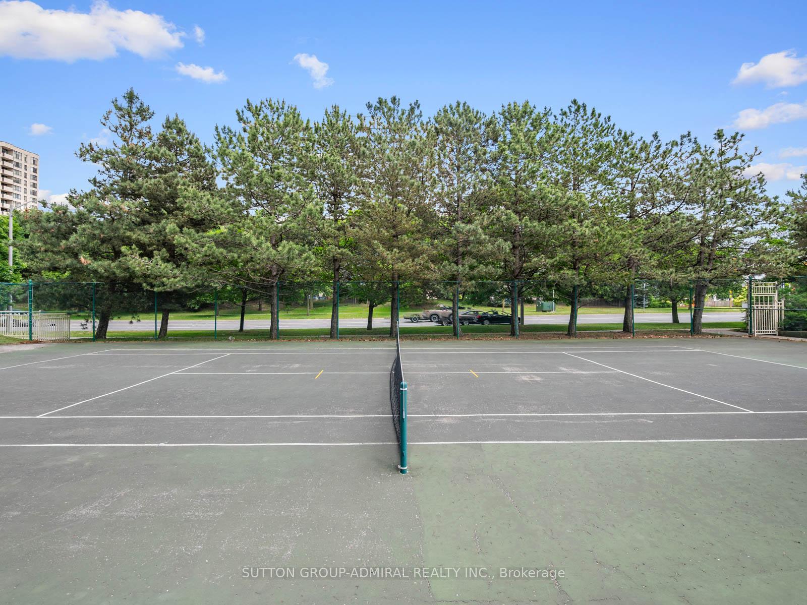 3 Bedrooms Condo at 175 Bamburgh, Toronto For sale