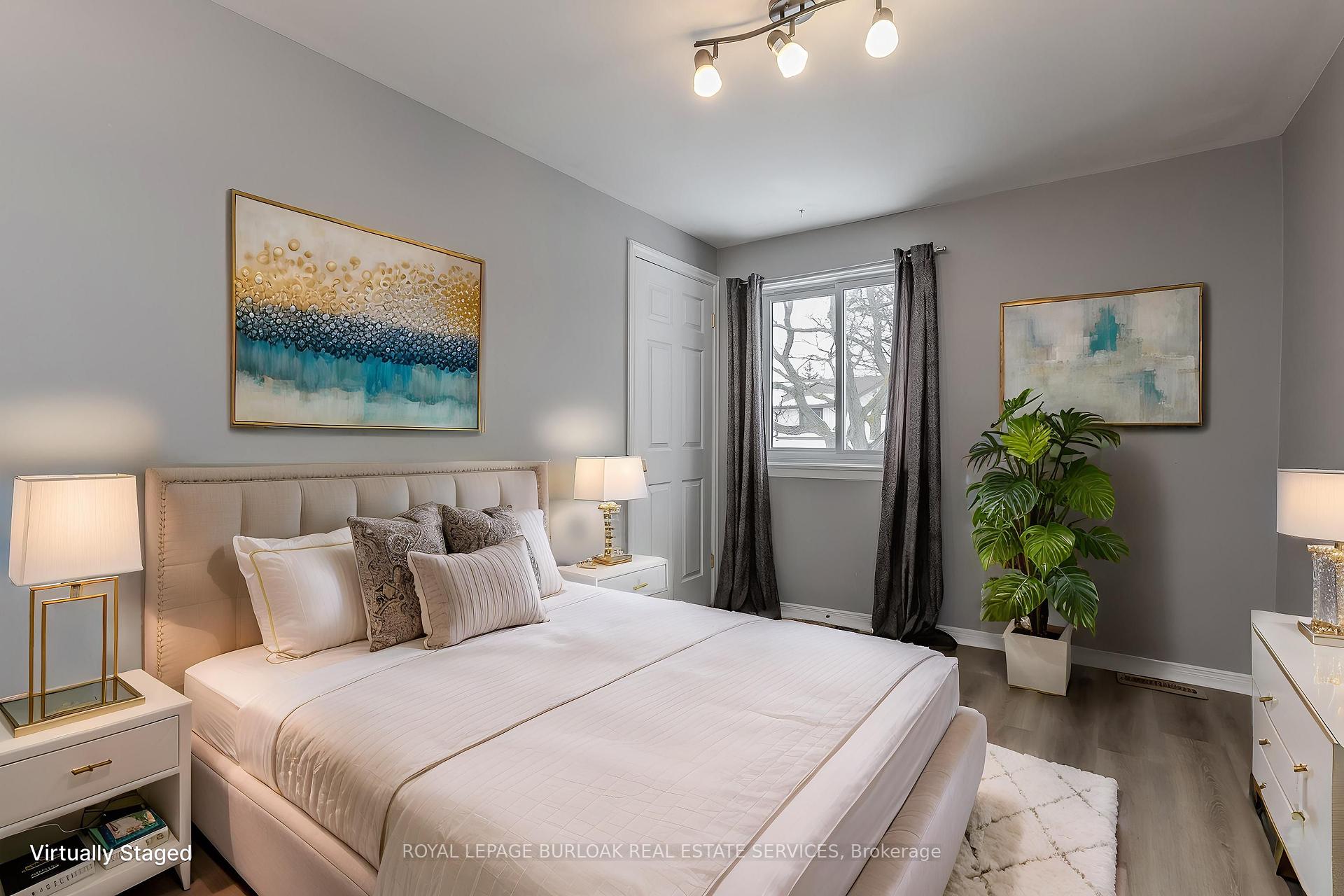 4 Bedrooms Condo at 25 Redbury, Hamilton For sale