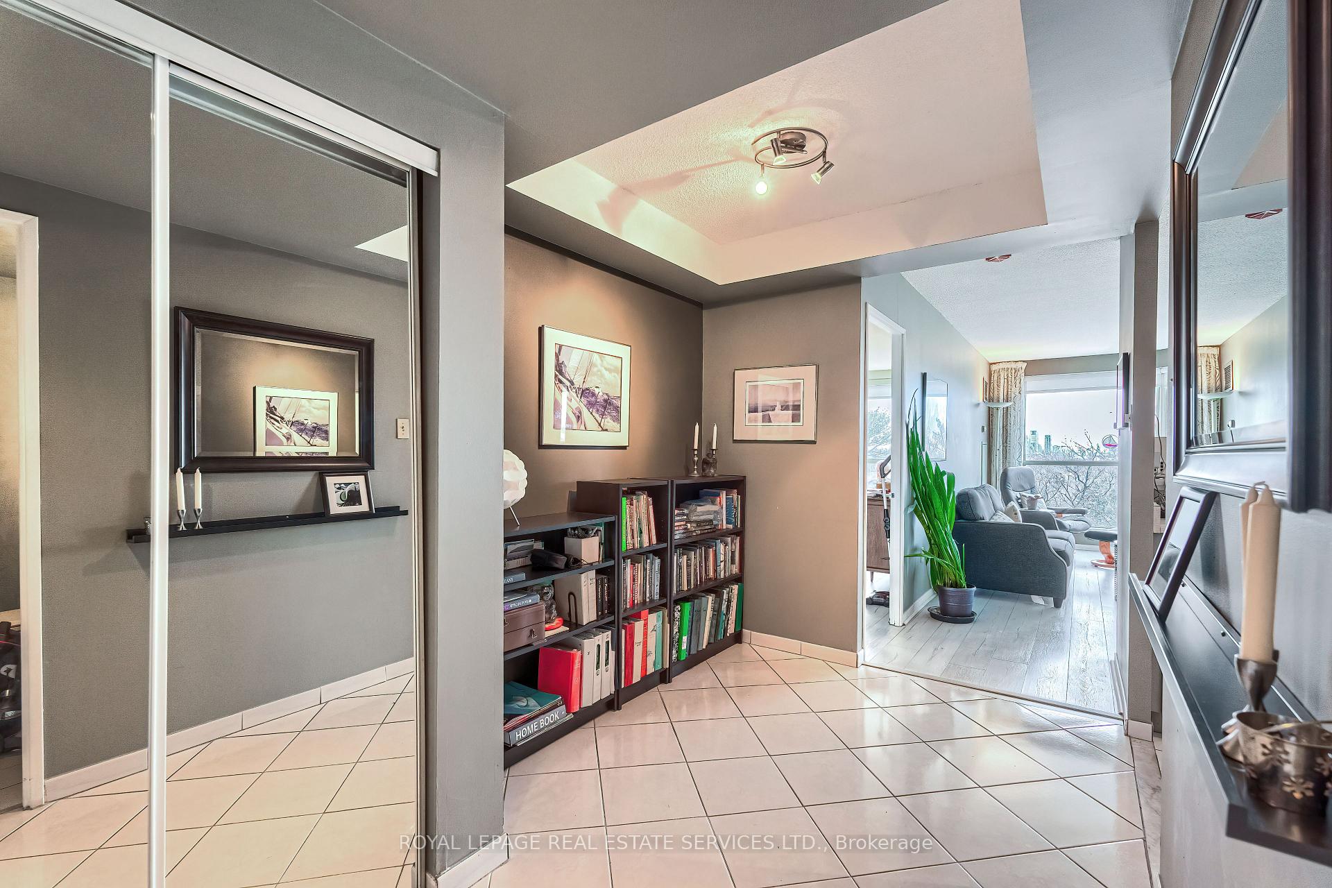 1 Bedroom Condo at 2155 Burnhamthorpe, Mississauga For sale