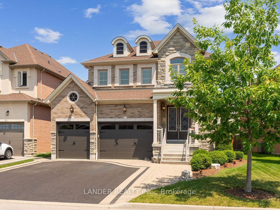 No Sidewalk and 2.5 Car Garage