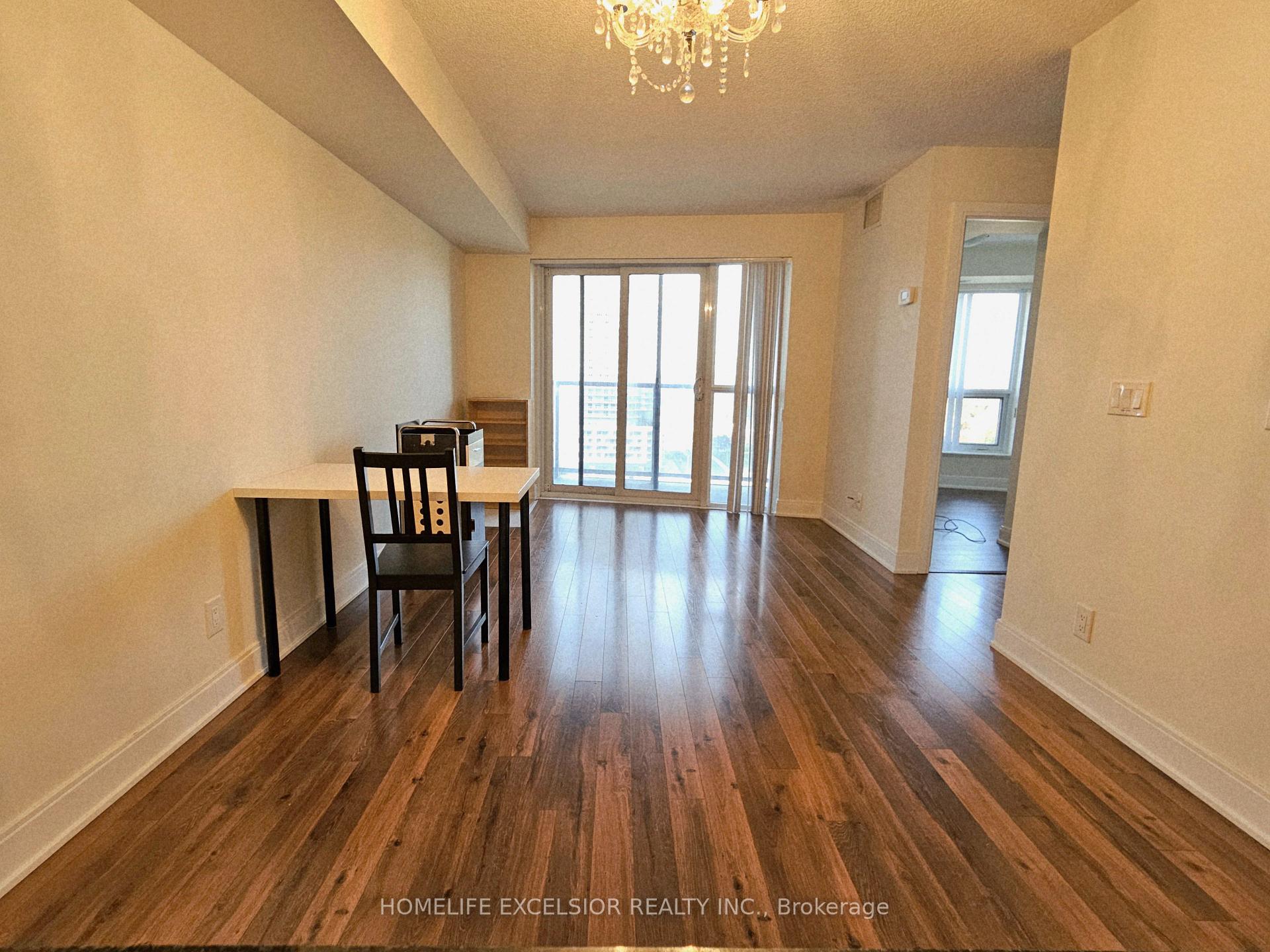 2 Bedrooms Condo at 135 Village Green,  Toronto For sale