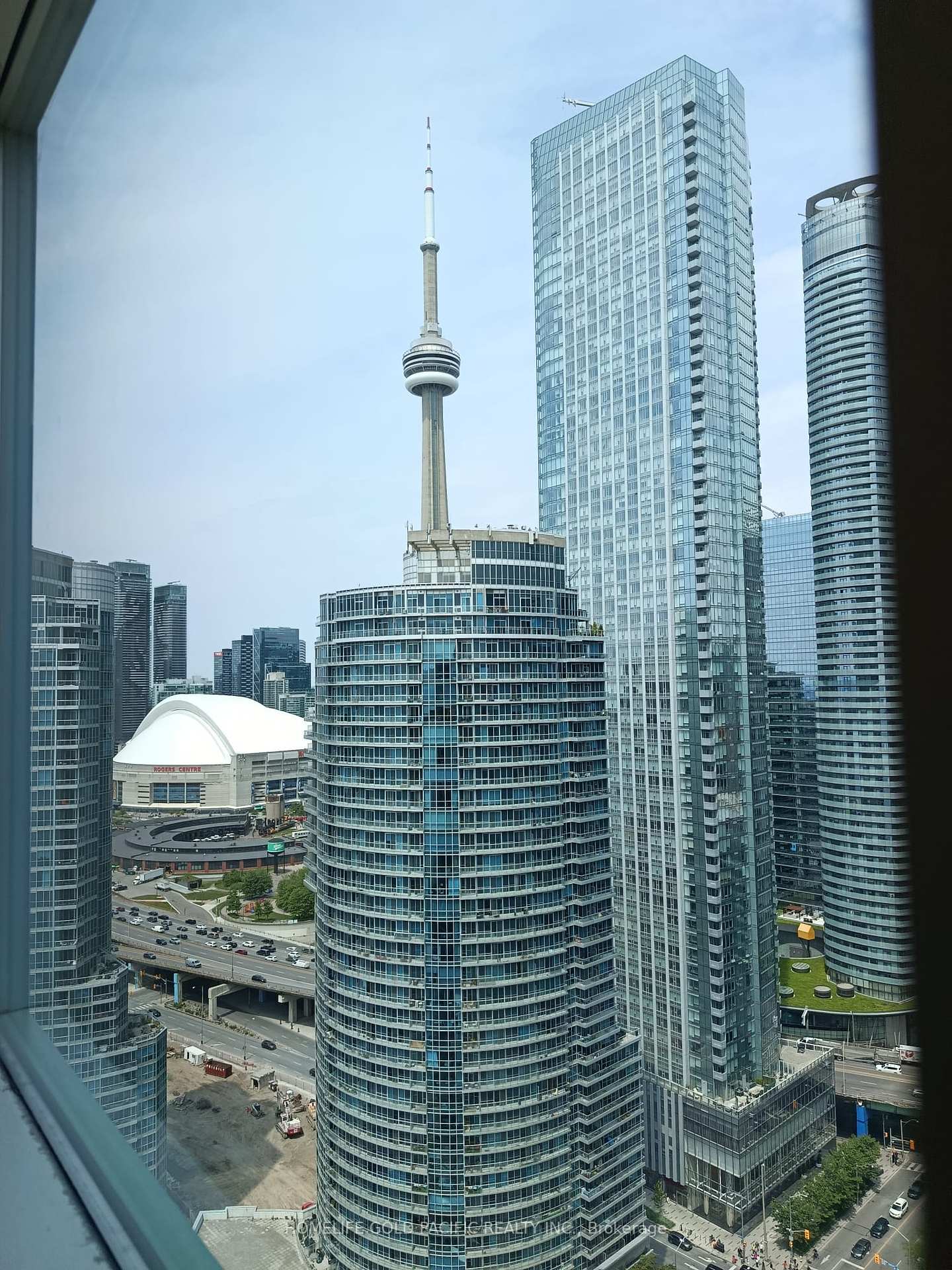 2 Bedrooms Condo at 77 Harbour, Toronto For sale