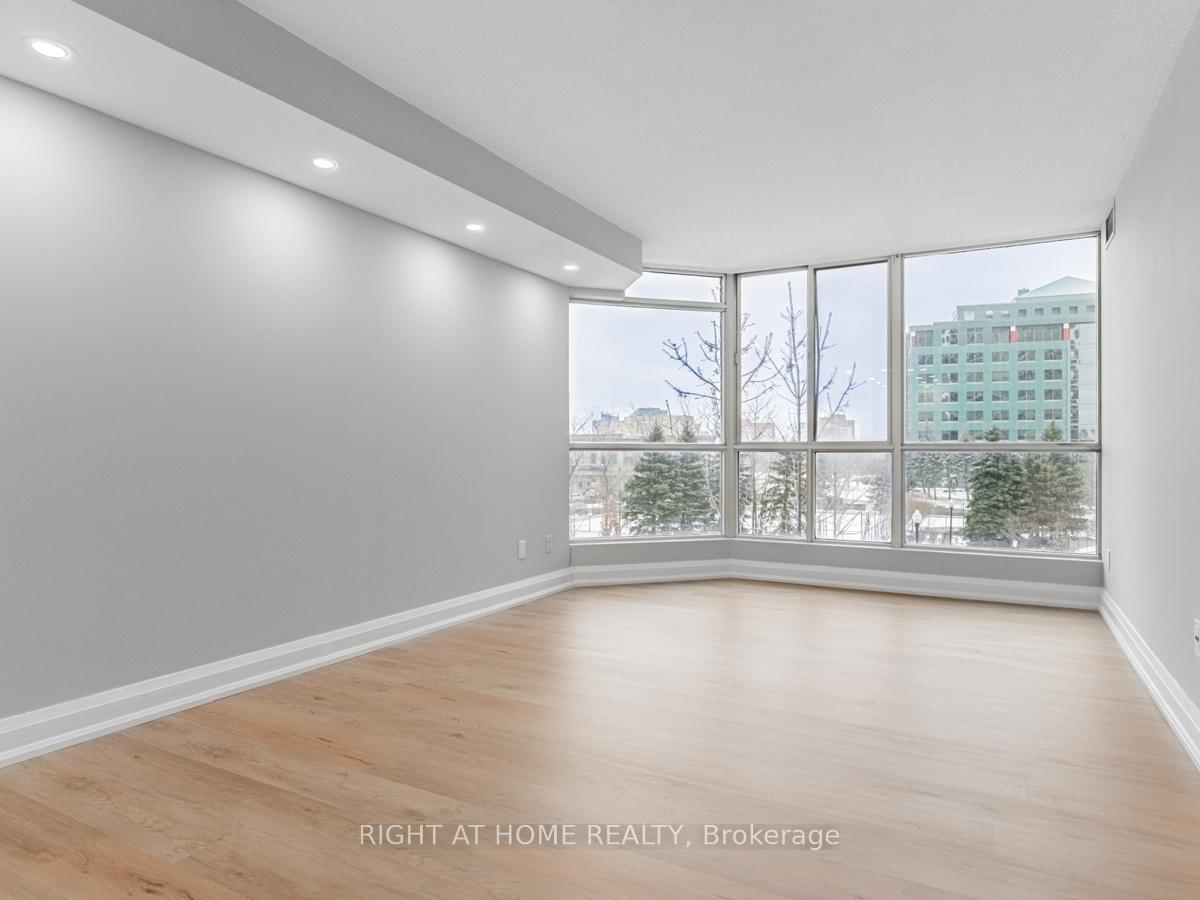 1 Bedroom Condo at 55 Kingsbridge Garden,  Mississauga For sale