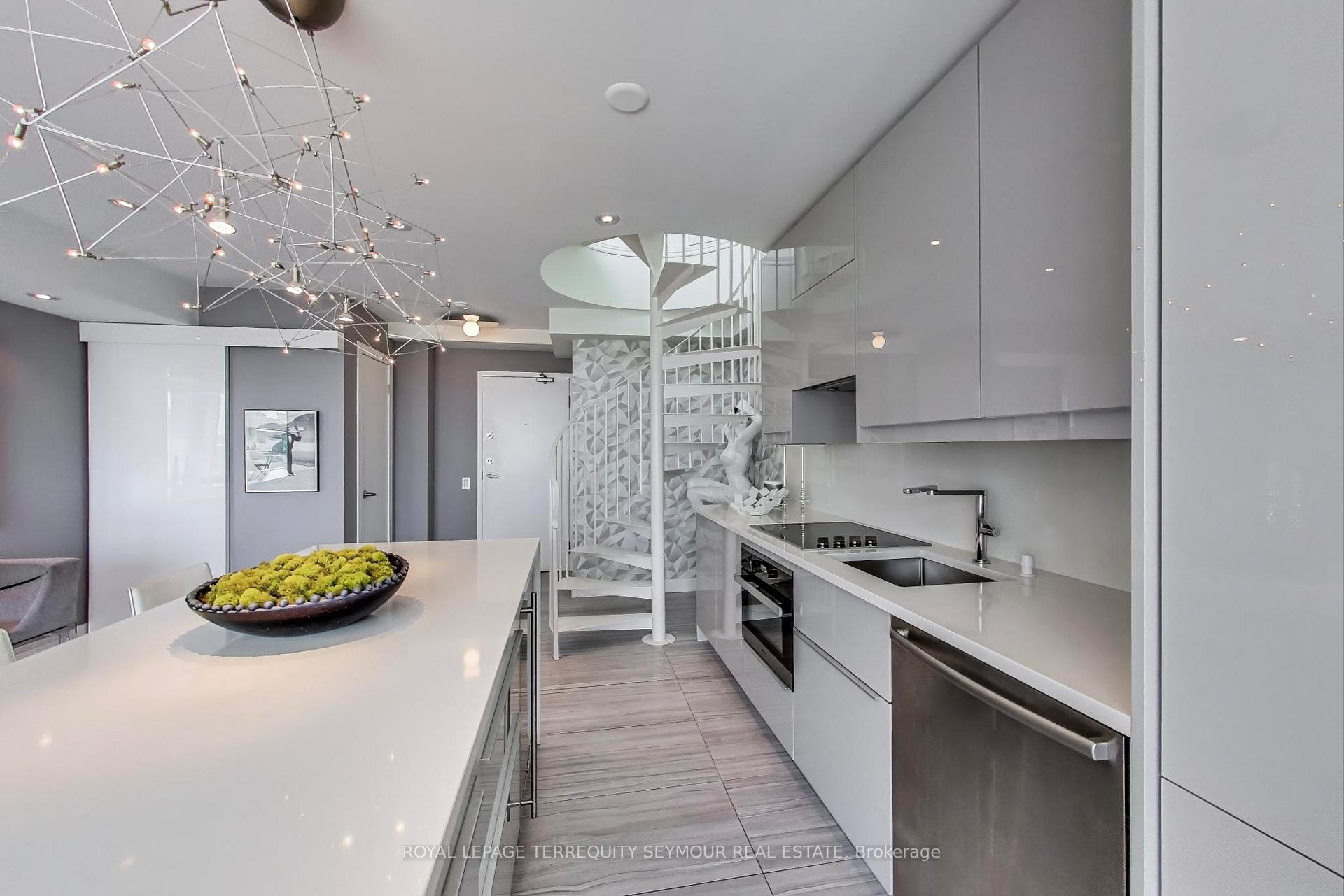 3 Bedrooms Condo at 77 Lombard, Toronto For sale