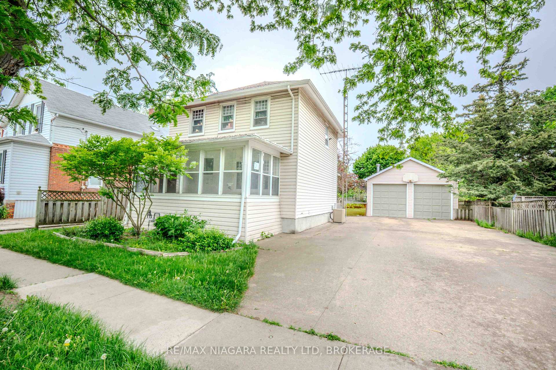 249 Russell Avenue, St. Catharines, ON L2R 1X1