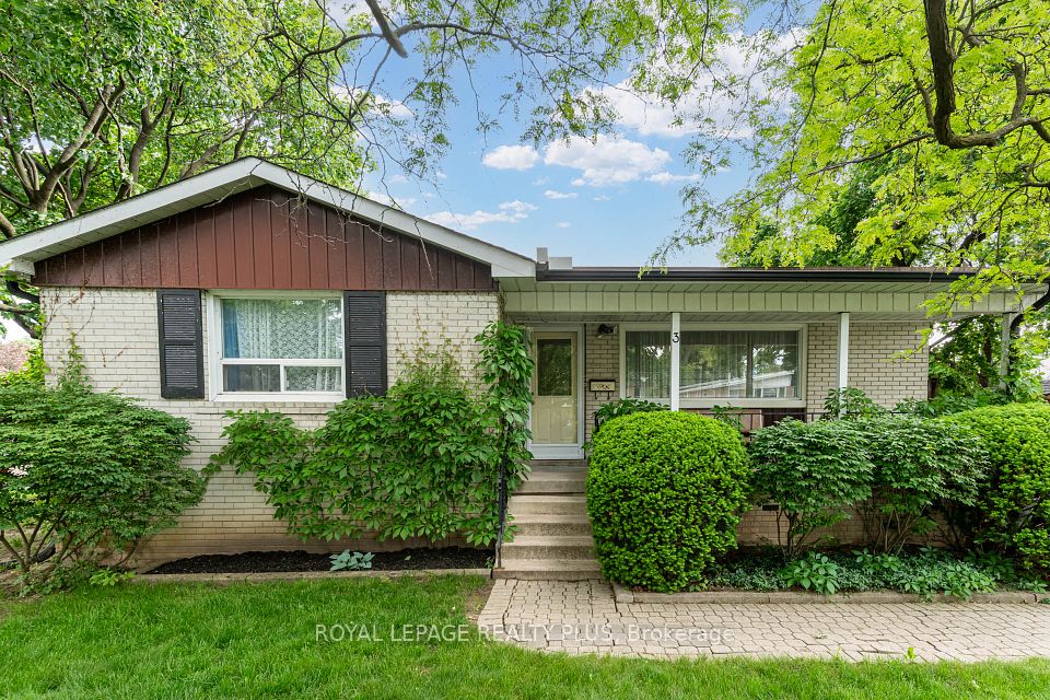 3 Gordon Drive, Brampton, ON L6Y 2A6