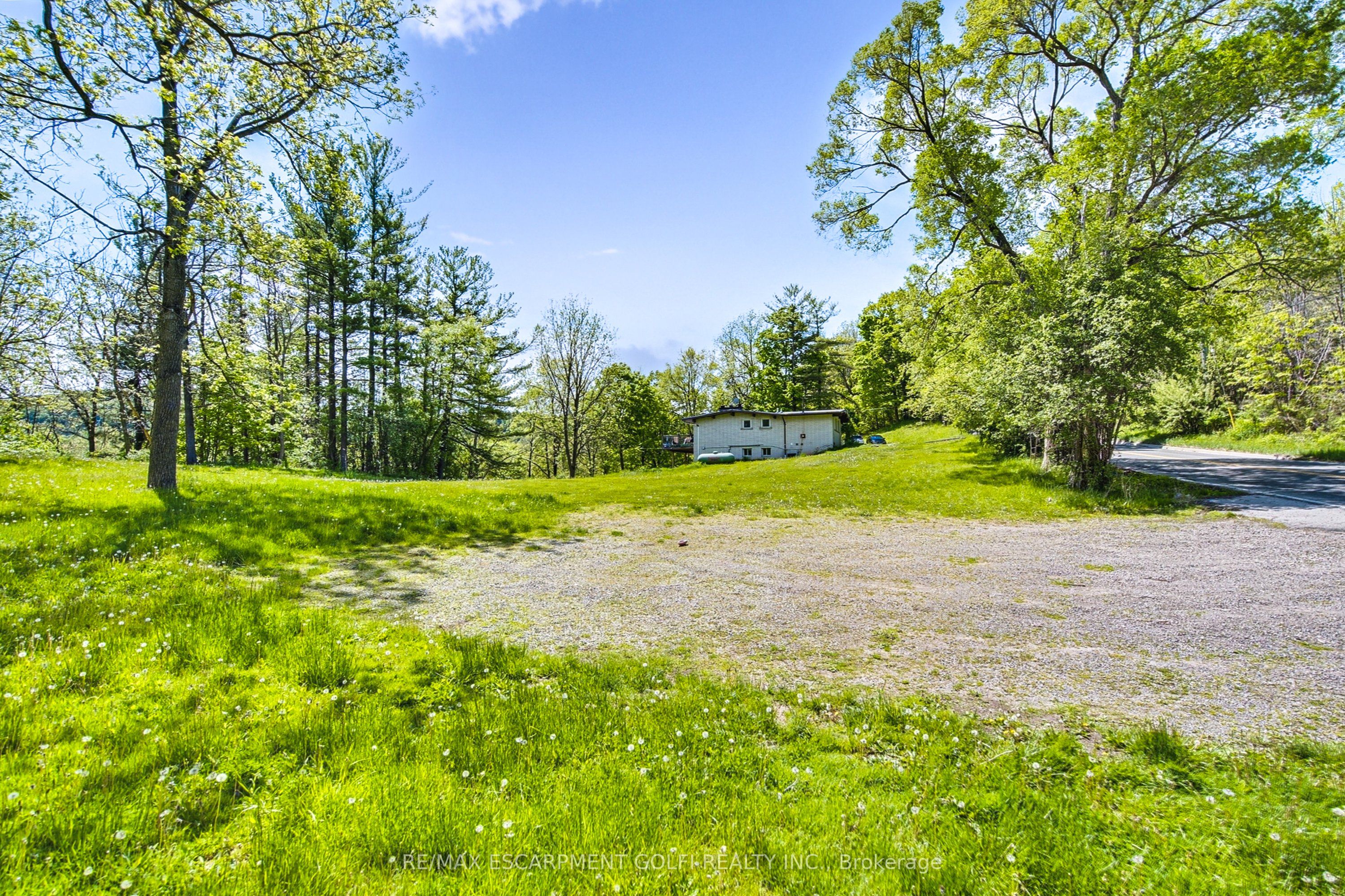 932 OLD DUNDAS Road