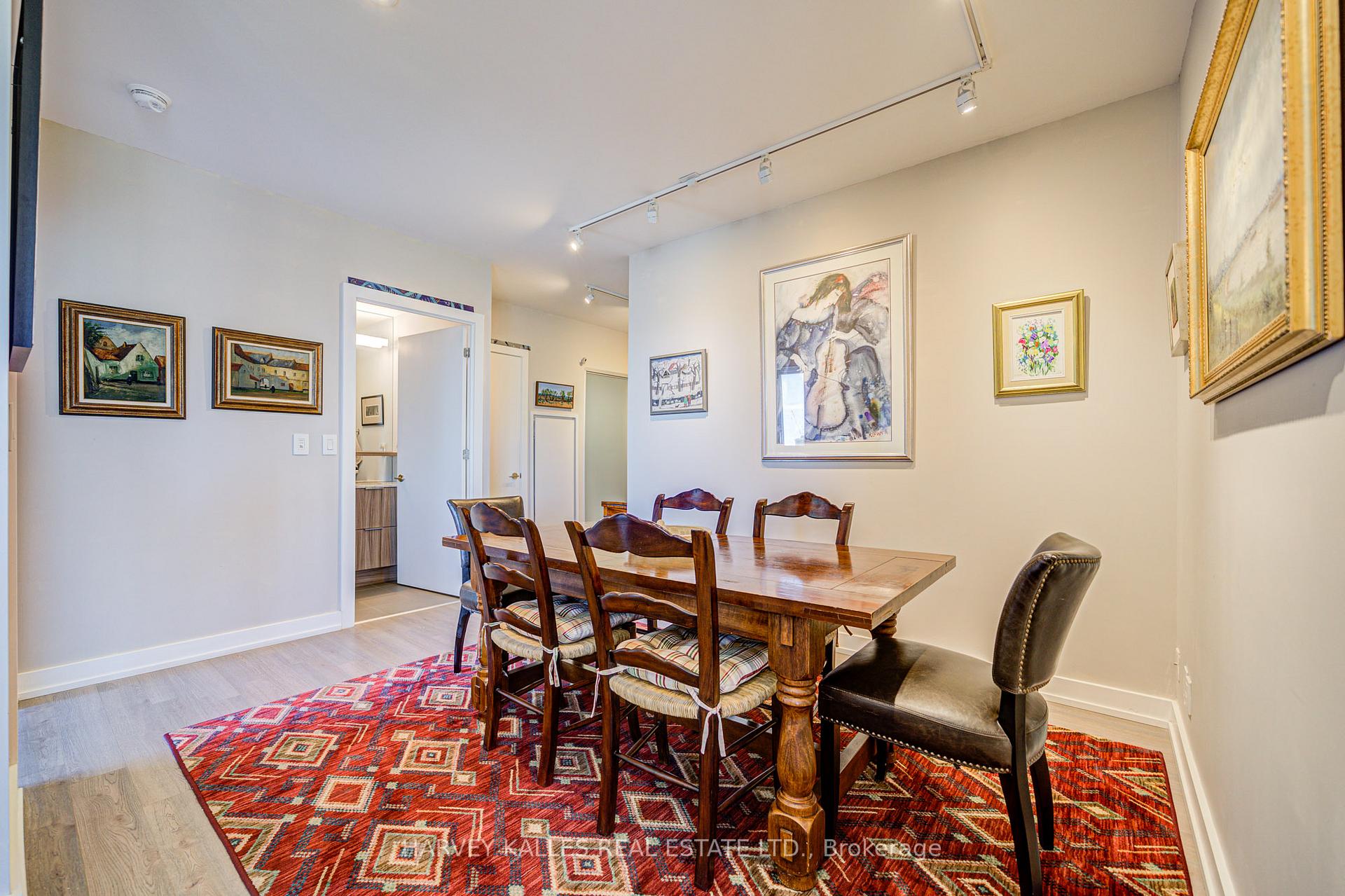 2 Bedrooms Condo at 6 Parkwood, Toronto For sale