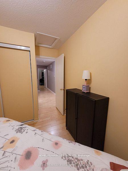 4 Bedrooms Condo at 22 Exchequer, Toronto For sale
