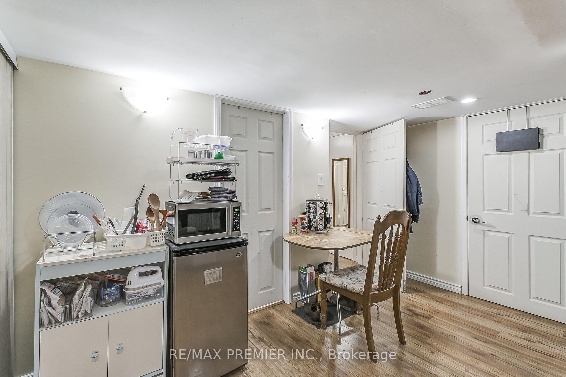 4 Bedrooms Condo at 3600 Colonial, Mississauga For sale