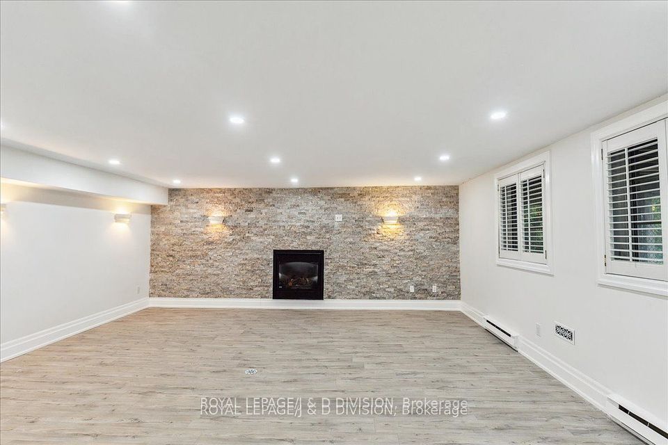 Rec rm, gas fireplace, sconces, pot lights