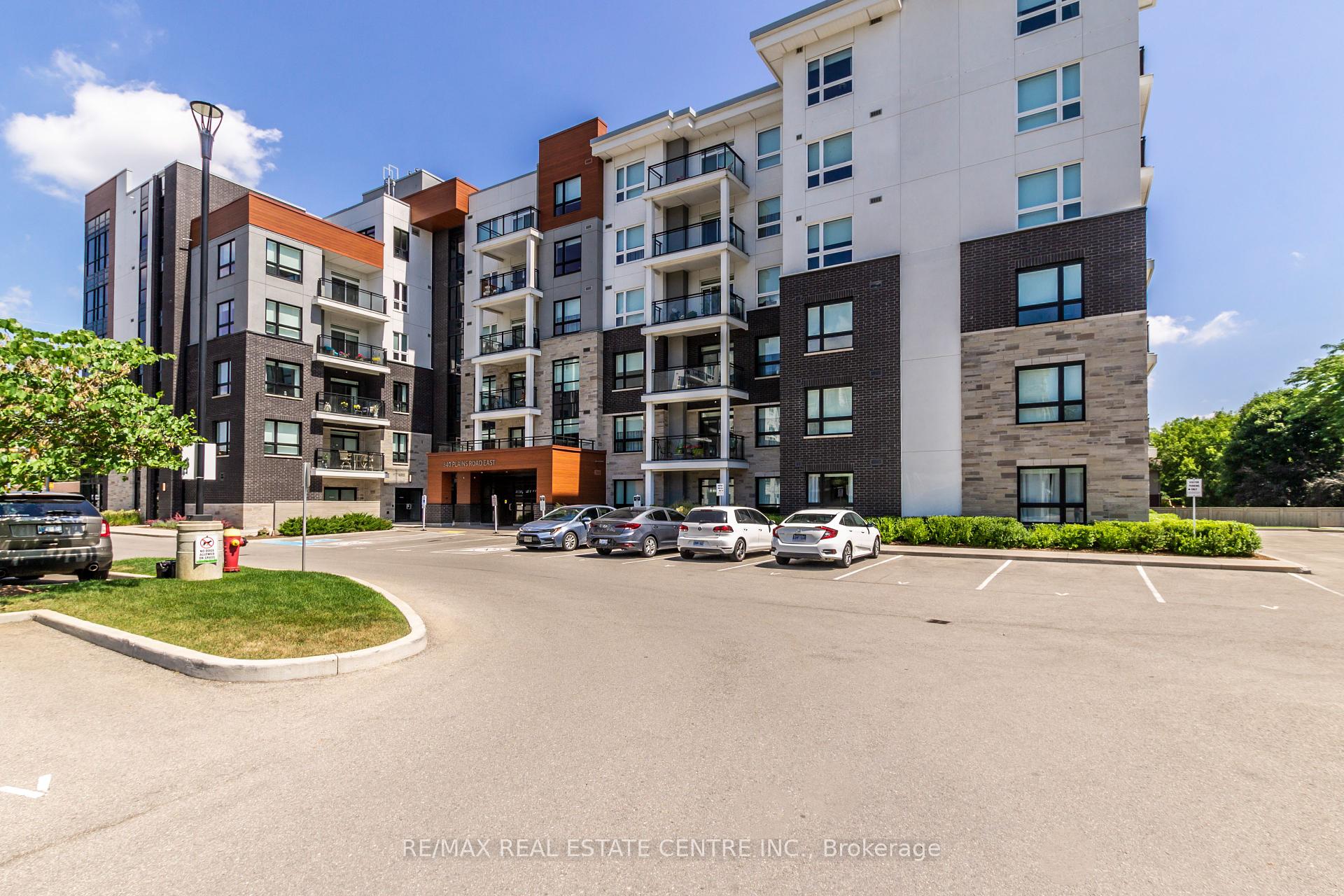 2 Bedrooms Condo at 340 Plains, Burlington For sale