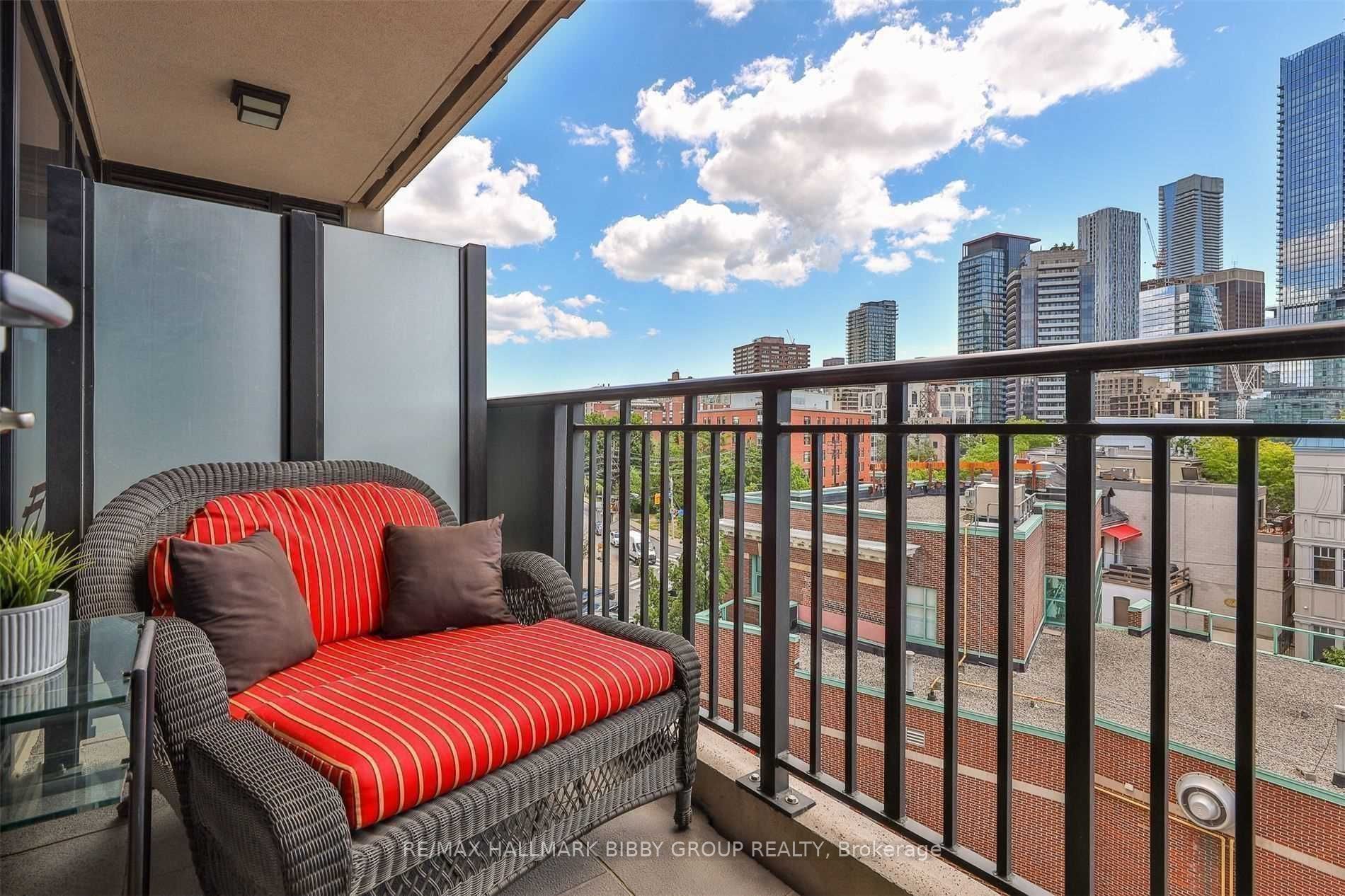 3 Bedrooms Condo at 181 Davenport,  Toronto For sale