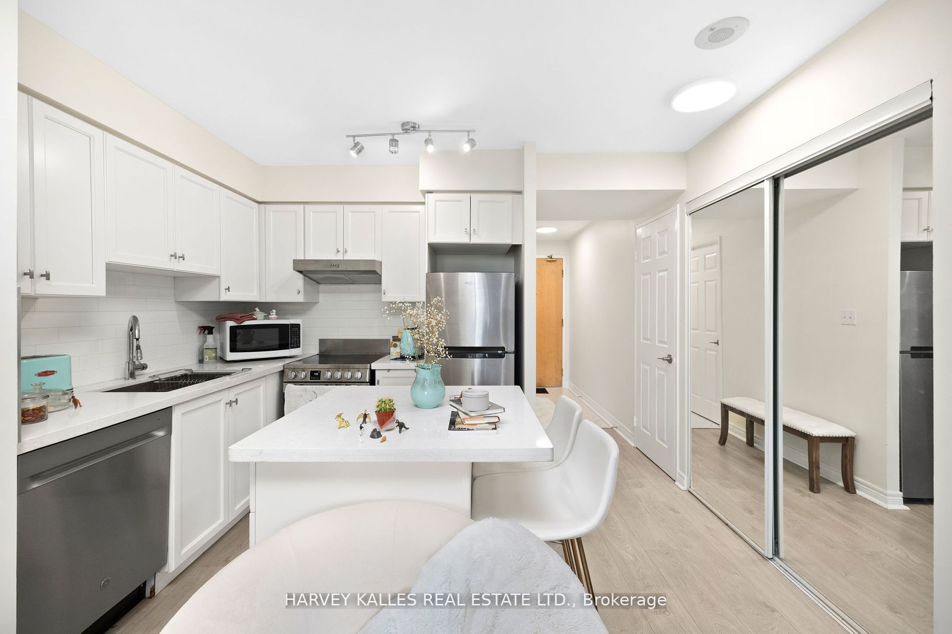 43 Eglinton Avenue E 1201