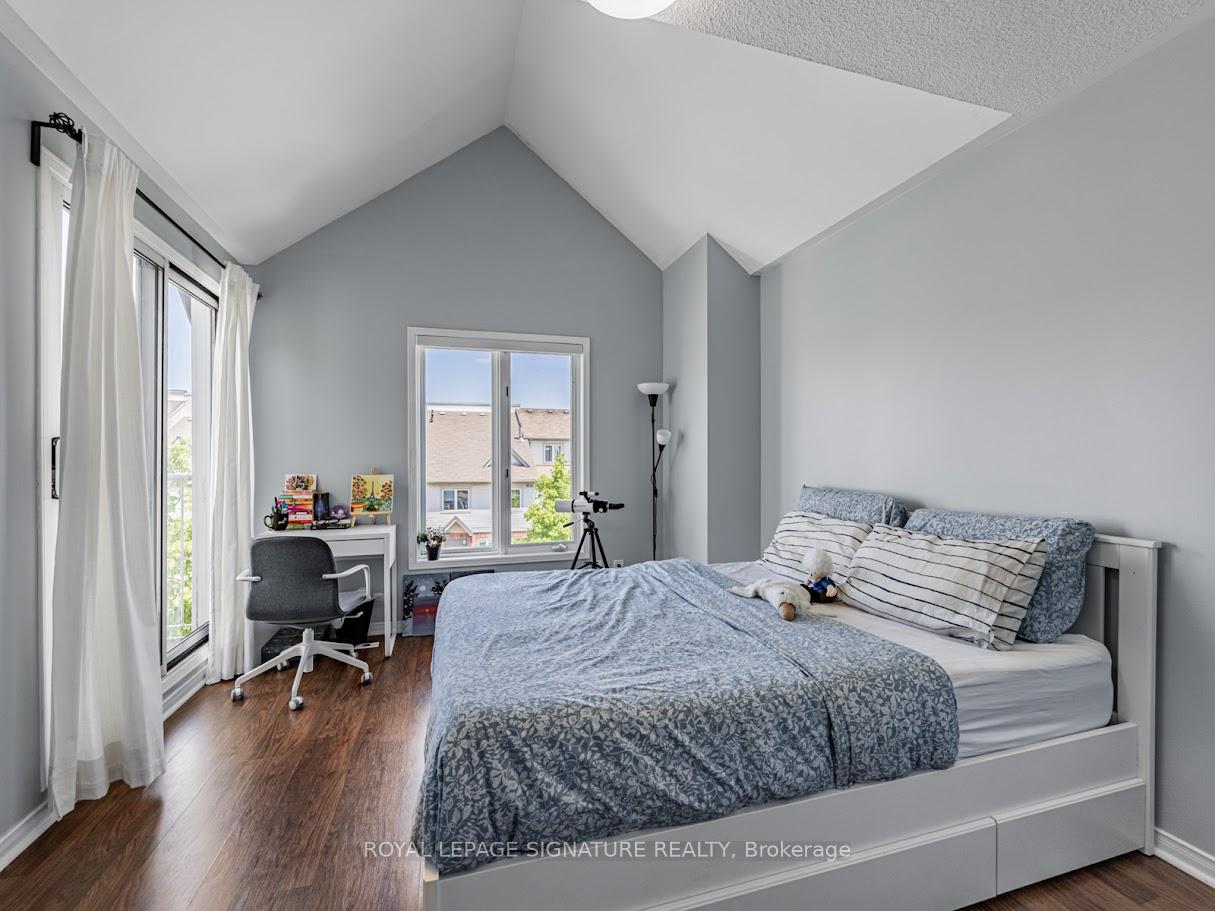 3 Bedrooms Condo at 1211 Parkwest, Mississauga For sale