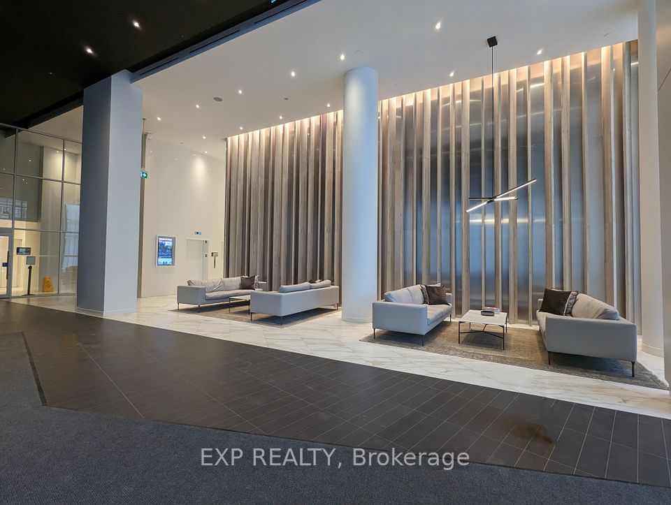 #811 - 3900 Confederation Parkway, Mississauga, ON L5B 0M3