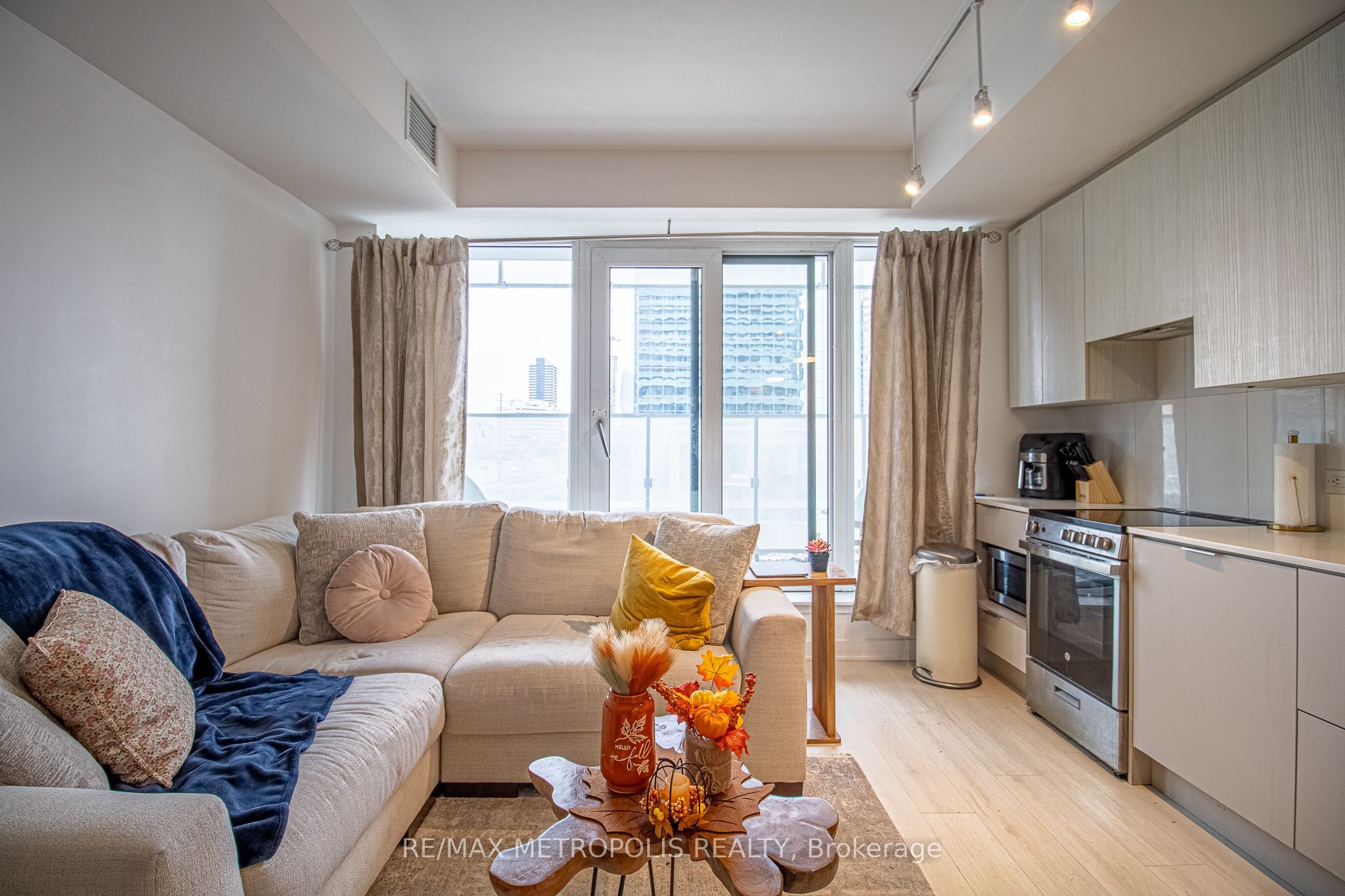 3900 Confederation Parkway, #216