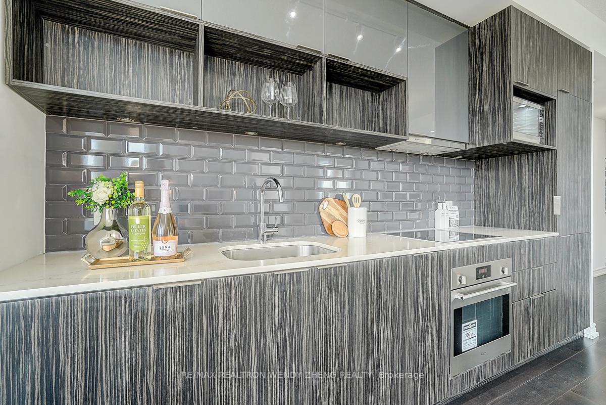 2 Bedrooms Condo at 52 Forest Manor, Toronto For sale