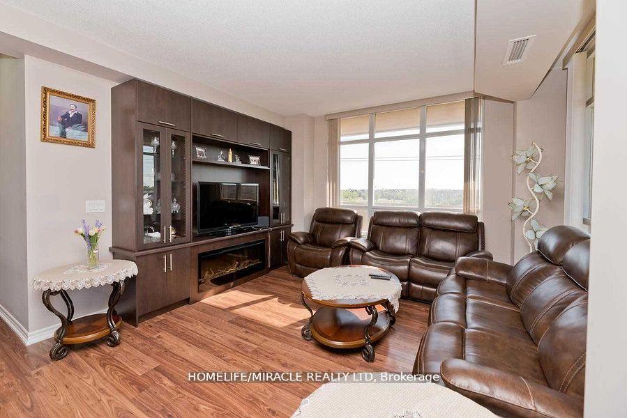 2 Bedrooms Condo at 9235 Jane, Vaughan For sale