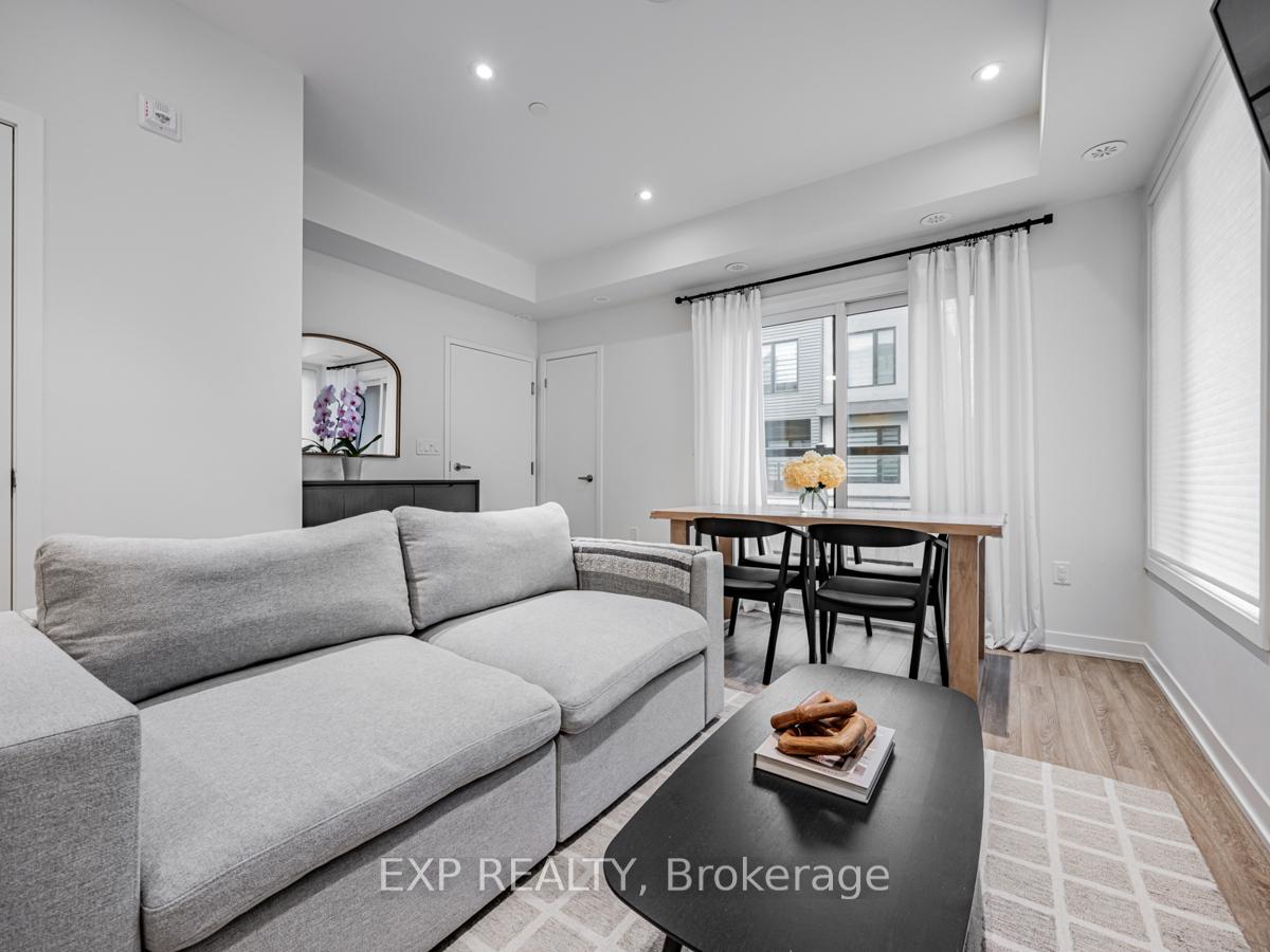 2 Bedrooms Condo at 3409 Ridgeway,  Mississauga For sale