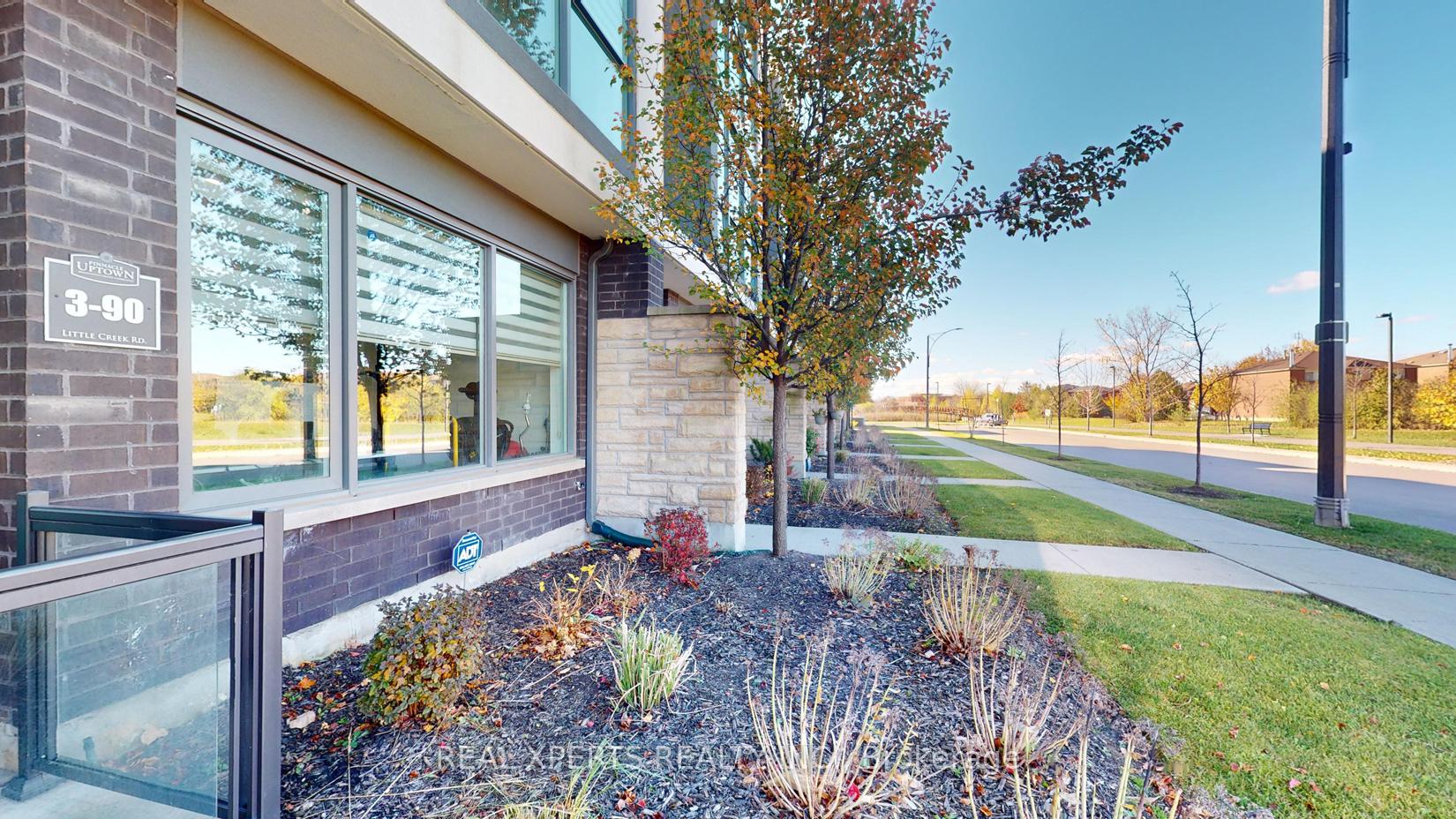 4 Bedrooms Condo at 90 Little Creek,  Mississauga For sale