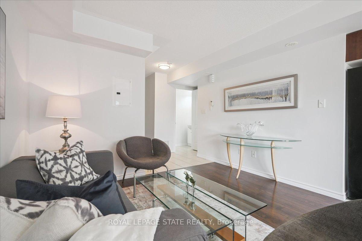 2 Bedrooms Condo at 2450 Post, Oakville For sale