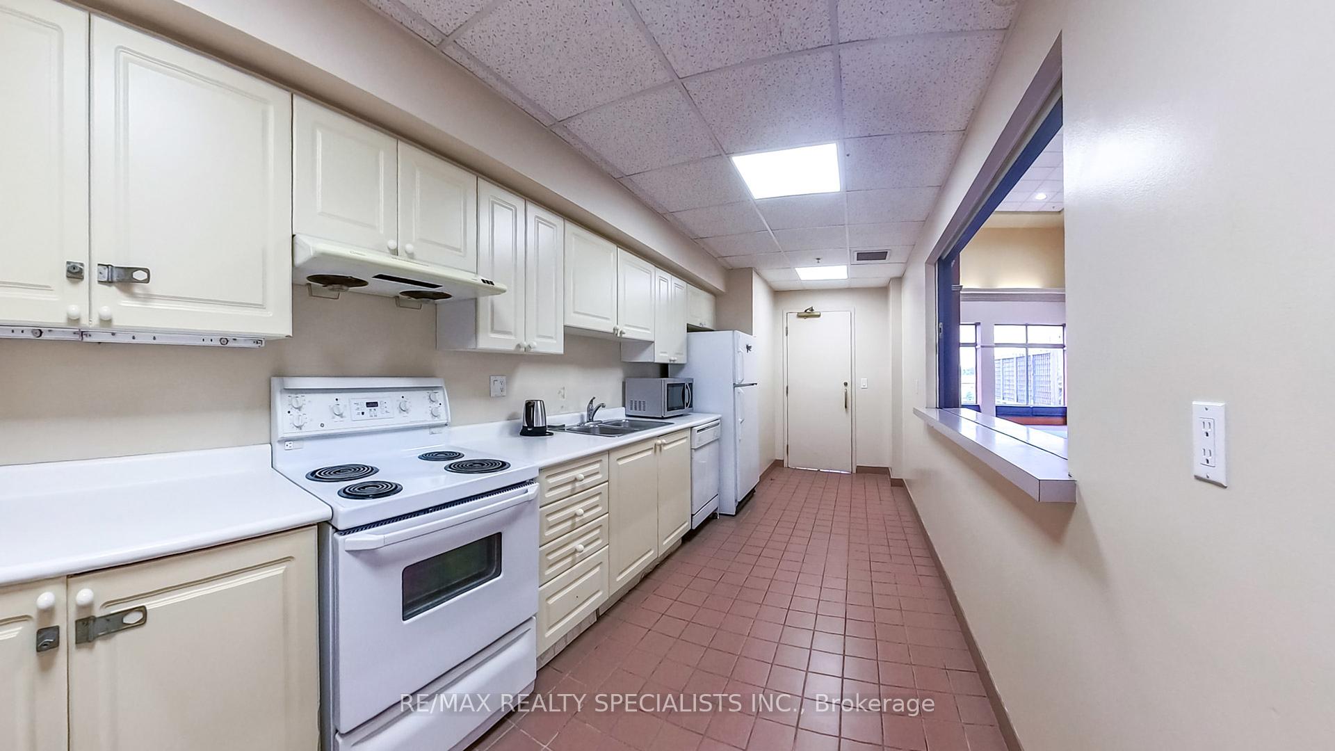 1 Bedroom Condo at 8 LEE CENTRE, Toronto For sale