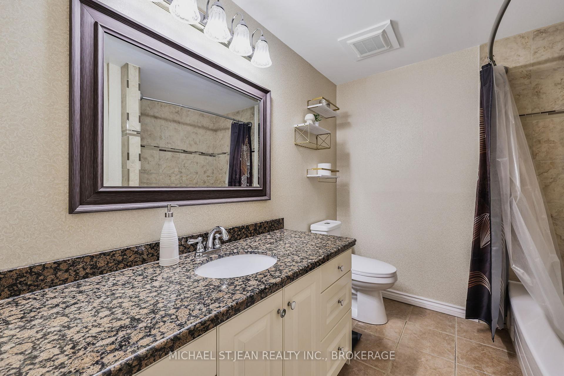 3 Bedrooms Condo at 1115 Paramount,  Hamilton For sale