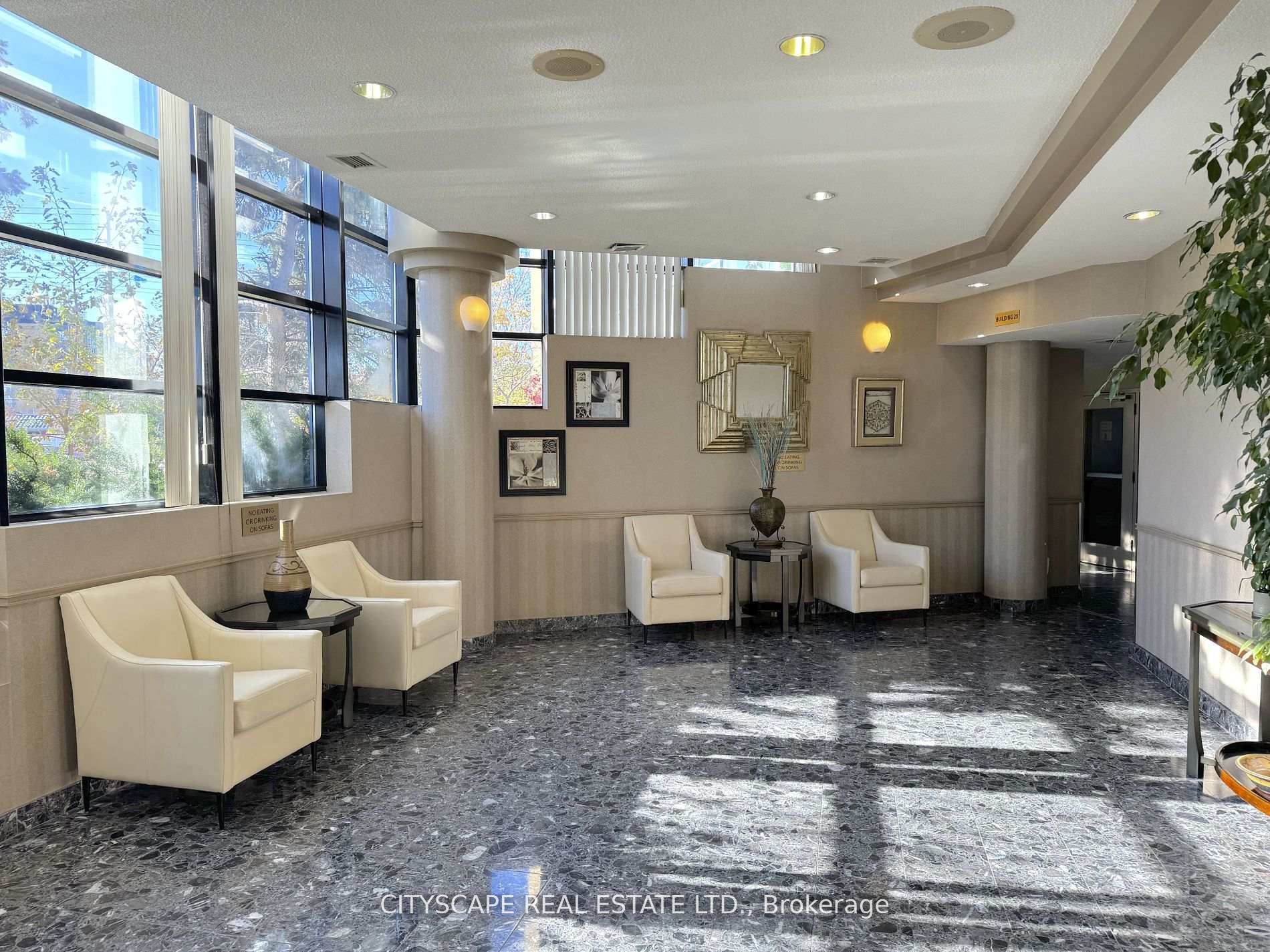 2 Bedrooms Condo at 25 Trailwood, Mississauga For sale
