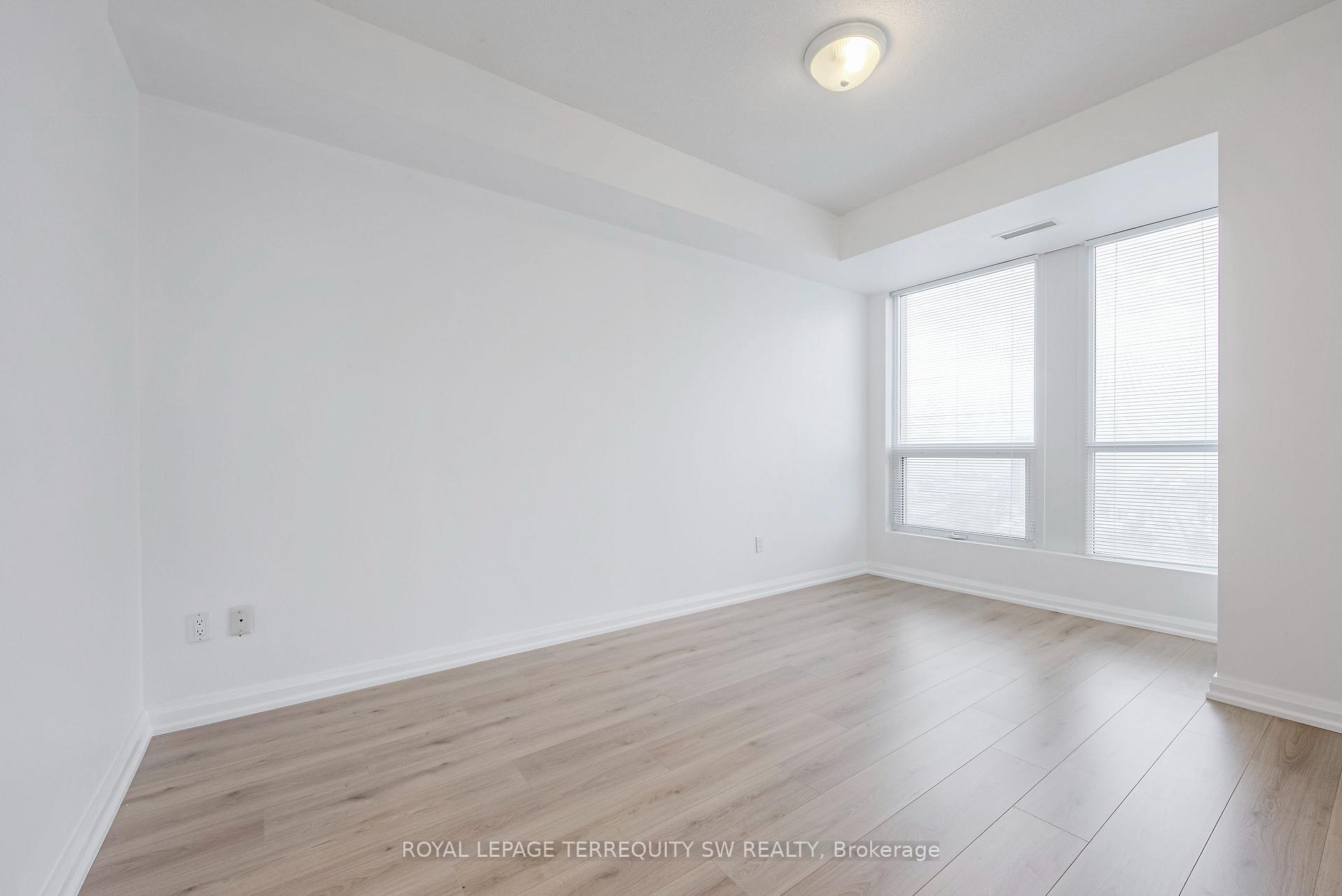 3 Bedrooms Condo at 628 Fleet, Toronto For sale