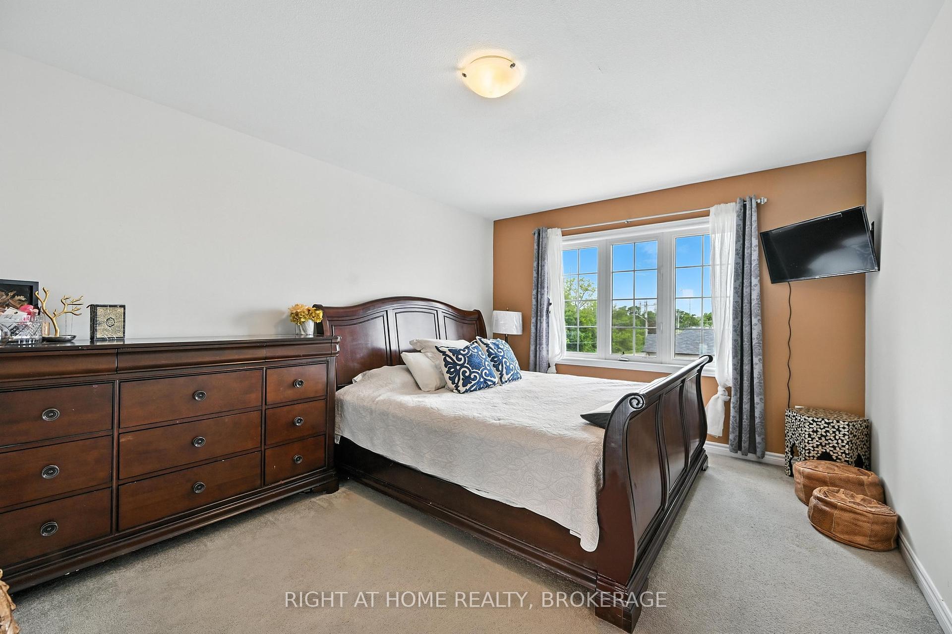 2 Bedrooms Condo at 377 GLANCASTER, Hamilton For sale