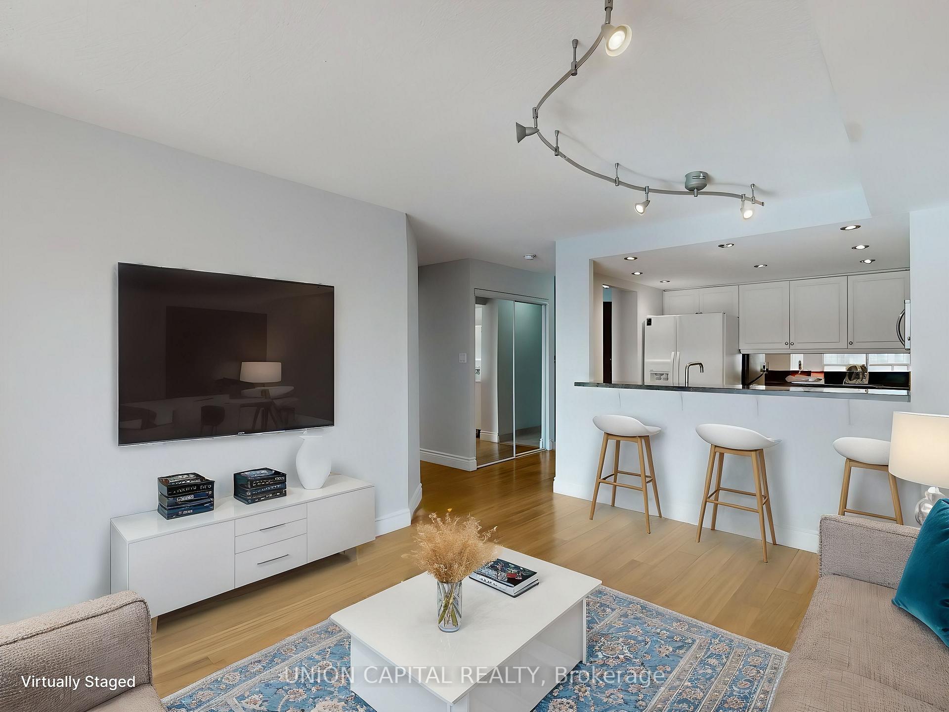 3 Bedrooms Condo at 28 Hollywood, Toronto For sale