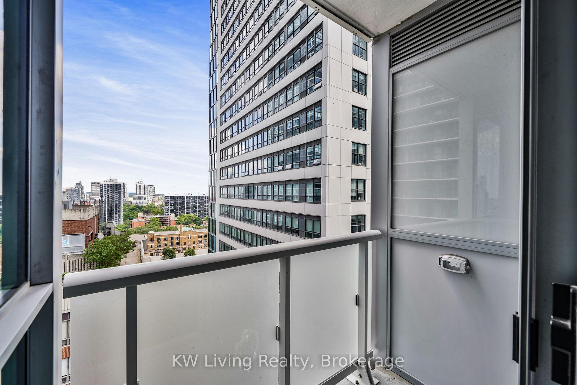 2 Bedrooms Condo at 77 Mutual,  Toronto For sale