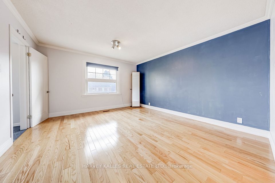 1200 Avenue Road Upper#3