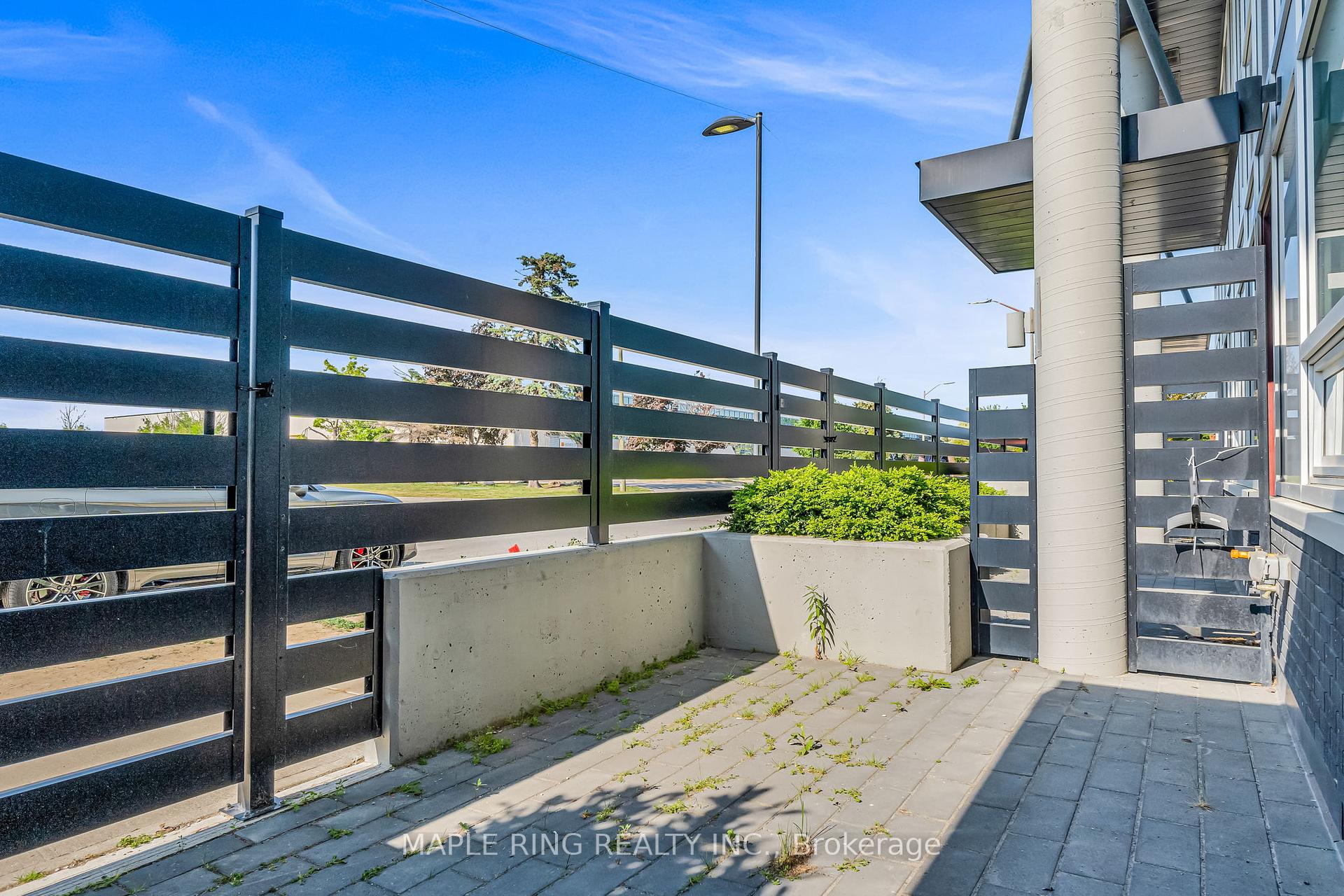 3 Bedrooms Condo at 2908 Highway 7, Vaughan For sale