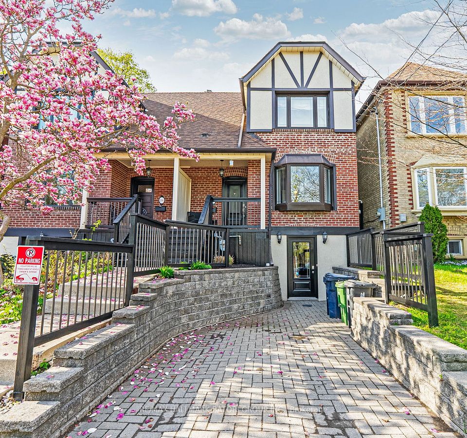212 Roselawn