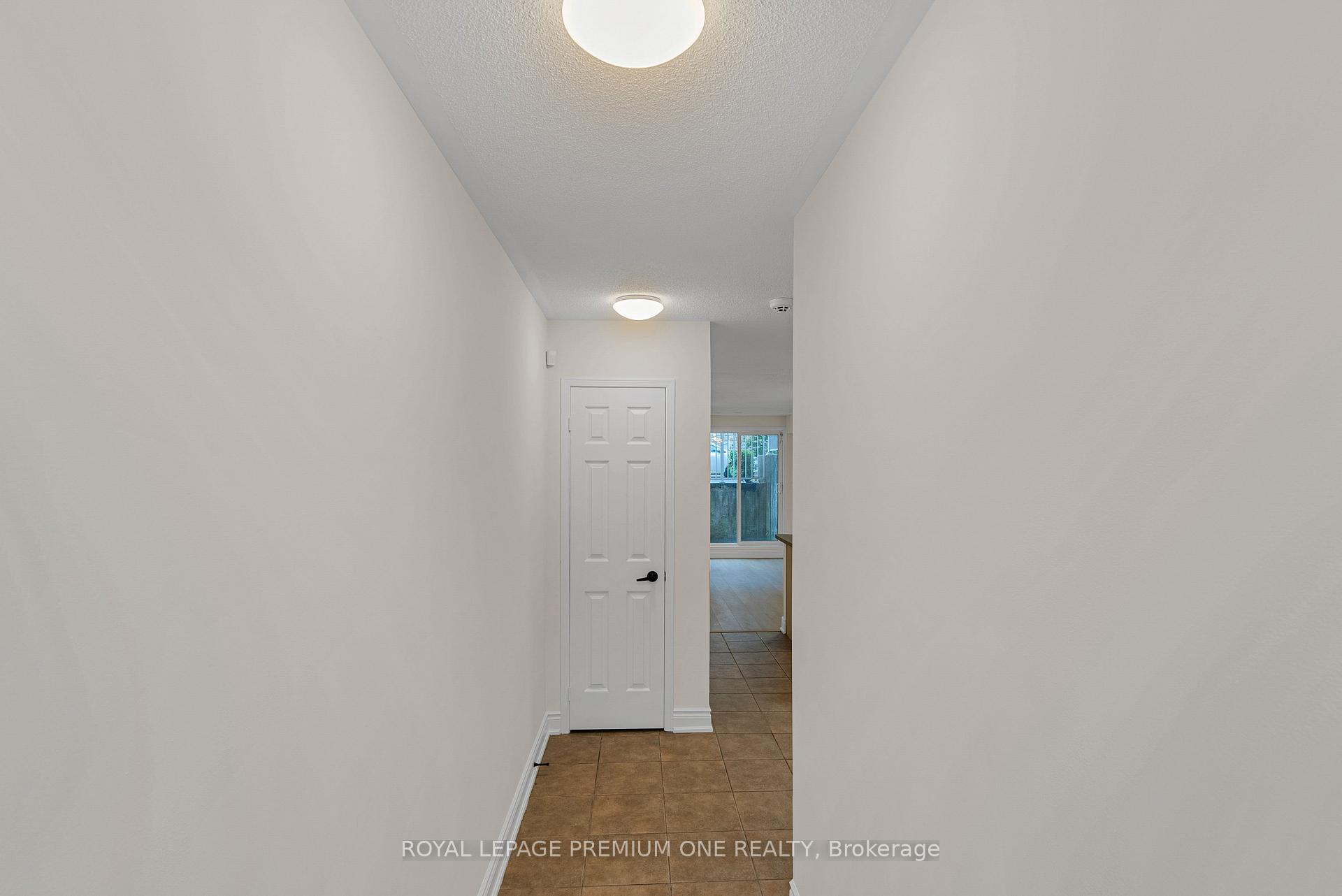 3 Bedrooms Condo at 65 Turntable, Toronto For sale