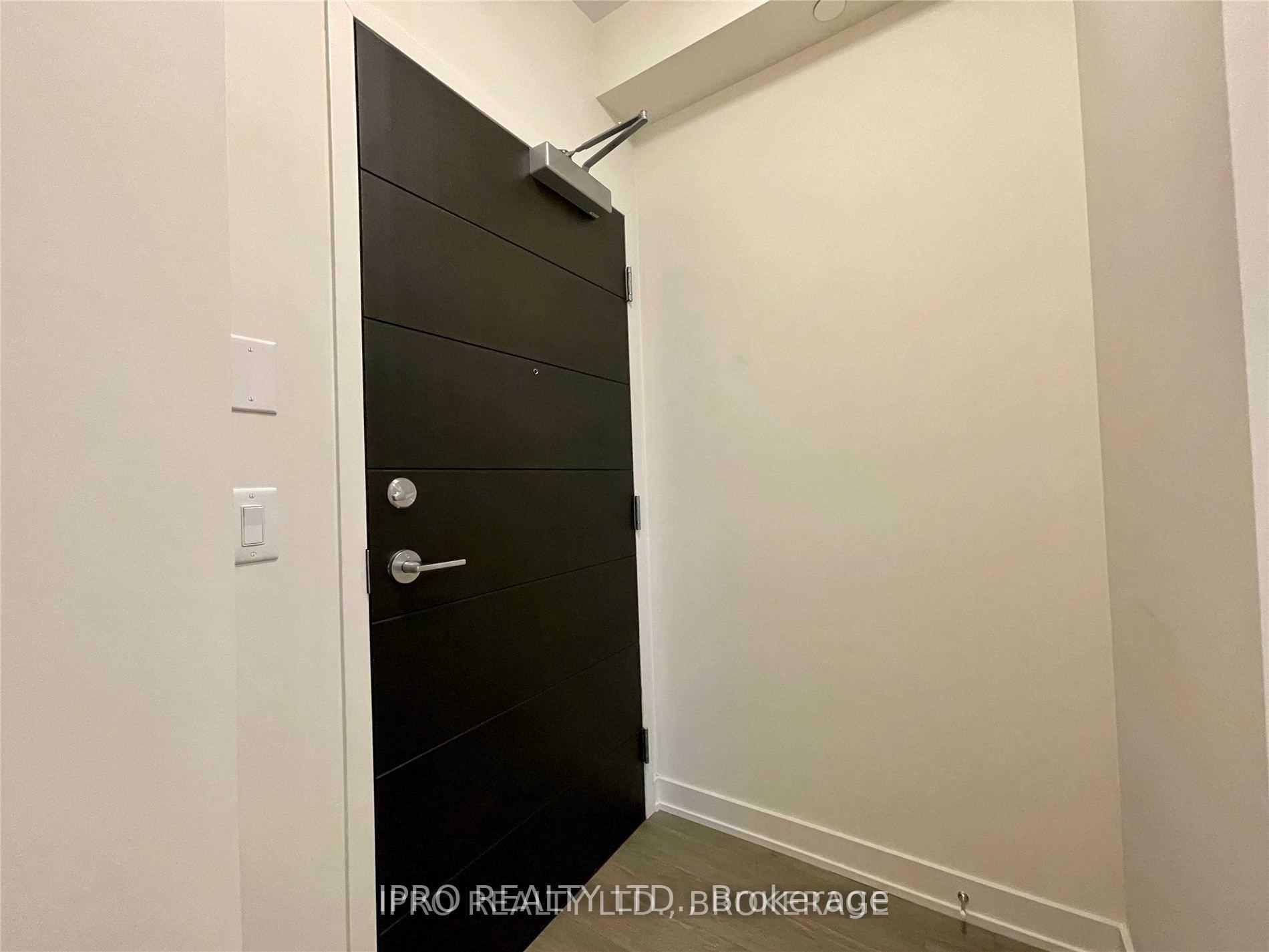 2 Bedrooms Condo at 212 King William,  Hamilton For sale