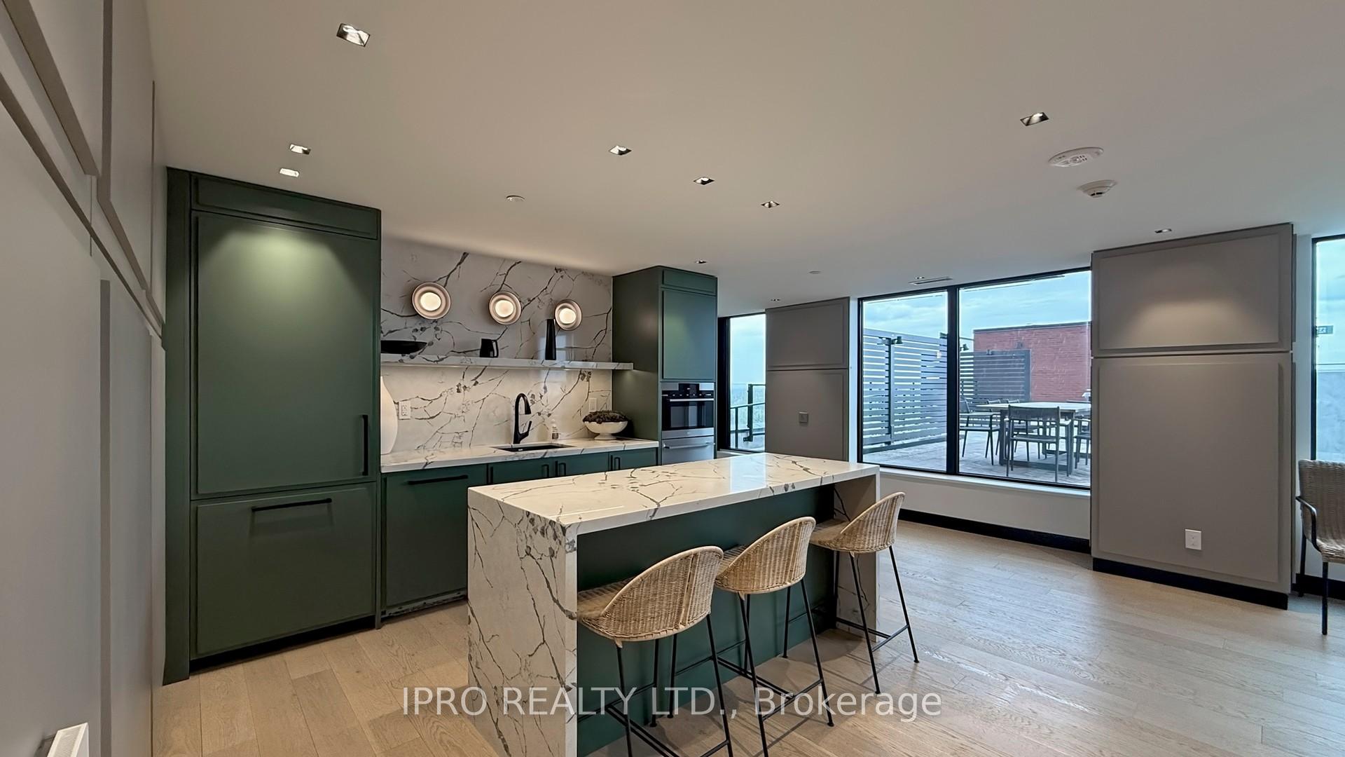 2 Bedrooms Condo at 3200 William Coltson, Oakville For sale