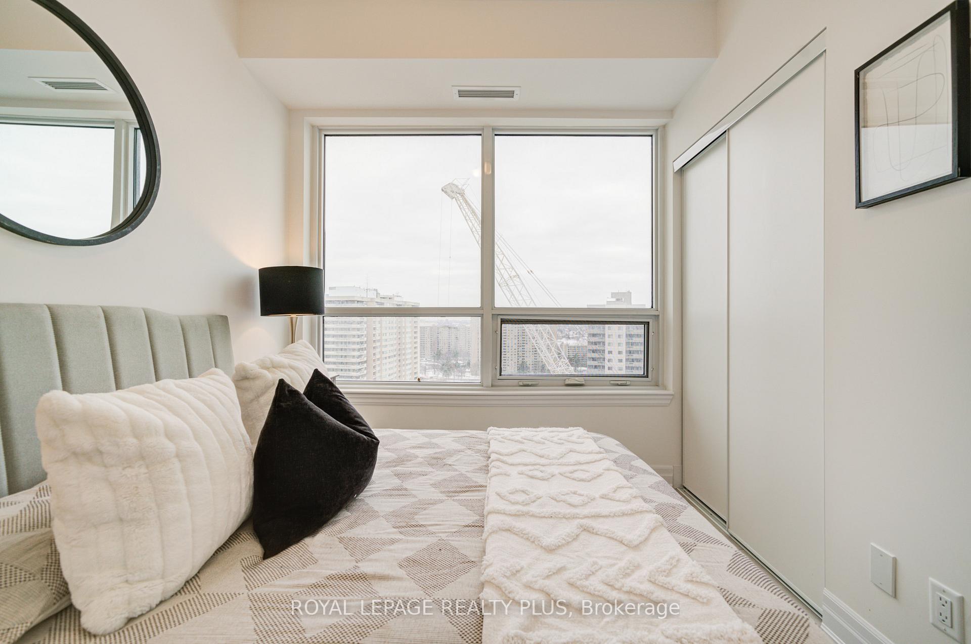 2 Bedrooms Condo at 30 Elm, Mississauga For sale