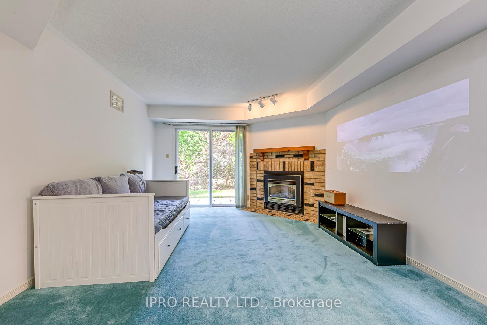 3 Bedrooms Condo at 2051 MERCHANTS, Oakville For sale
