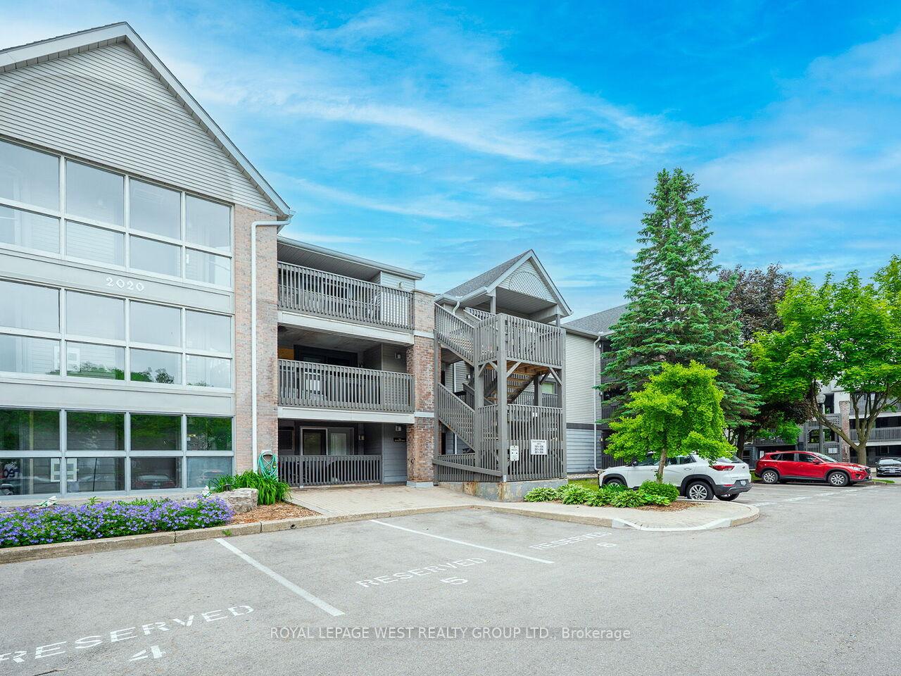 2 Bedrooms Condo at 2020 Cleaver, Burlington For sale