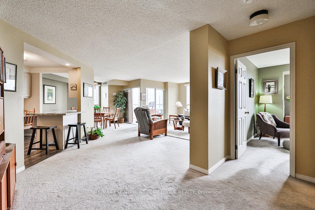 3 Bedrooms Condo at 7 Concorde,  Toronto For sale