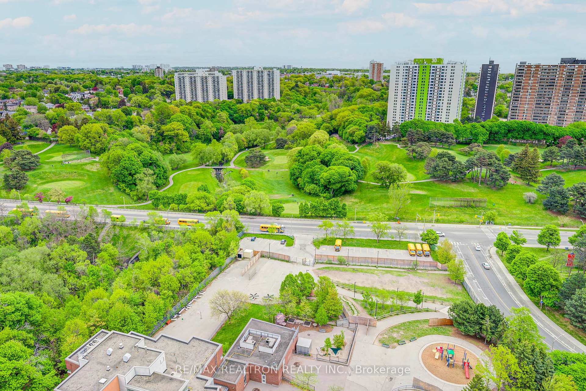 2 Bedrooms Condo at 5 Massey, Toronto For sale
